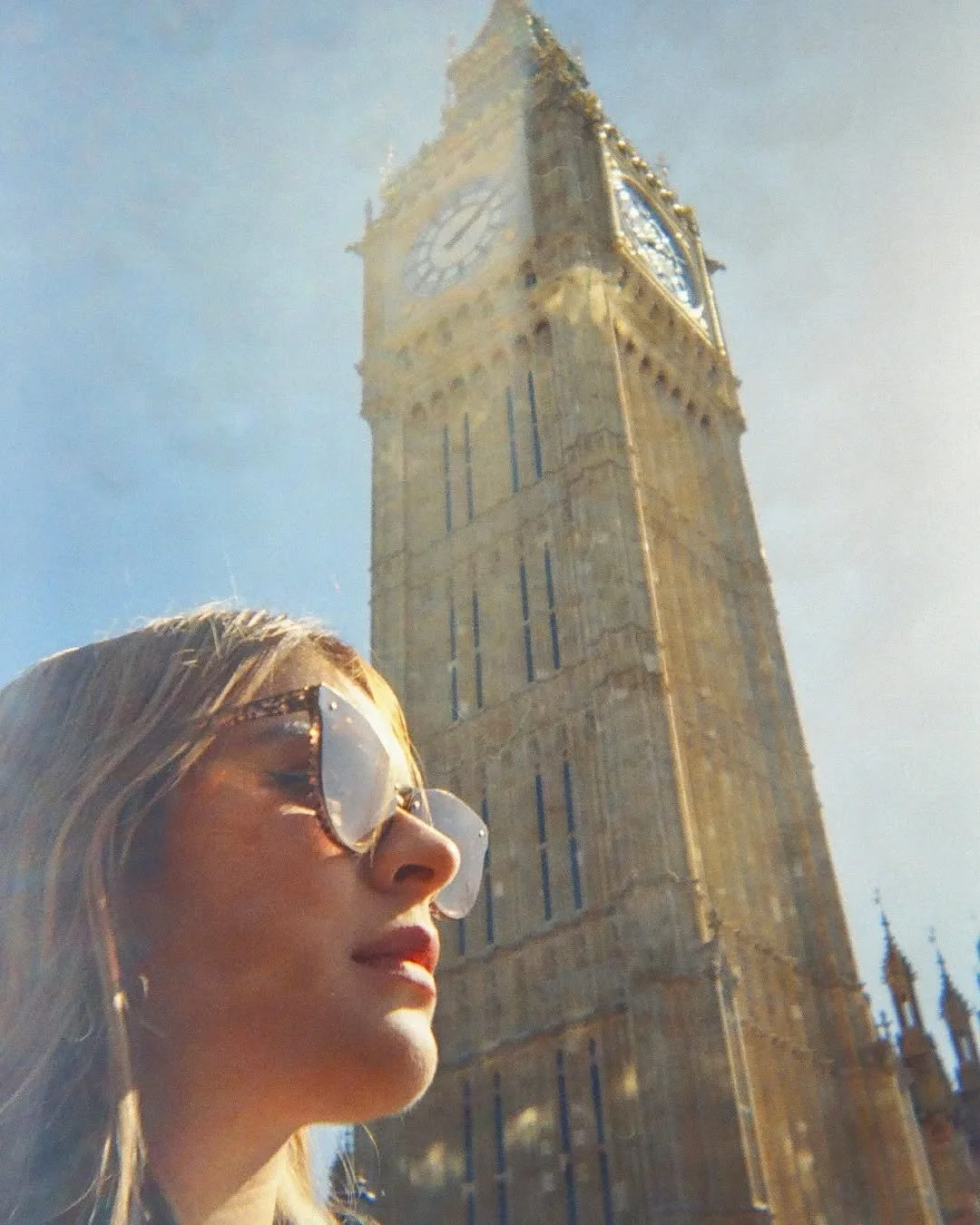 Final dump de UK en 35mm✨️
Puse Pink Pony Club pq no hay evidencia fotogr&aacute;fica en 35mm, pero cantamos esa canci&oacute;n a todo pulm&oacute;n entre jochis en Londres y lo recordar&eacute; por siempre 💘🦄🏳️&zwj;🌈
1. El Big Ben
2. Miriam y yo
