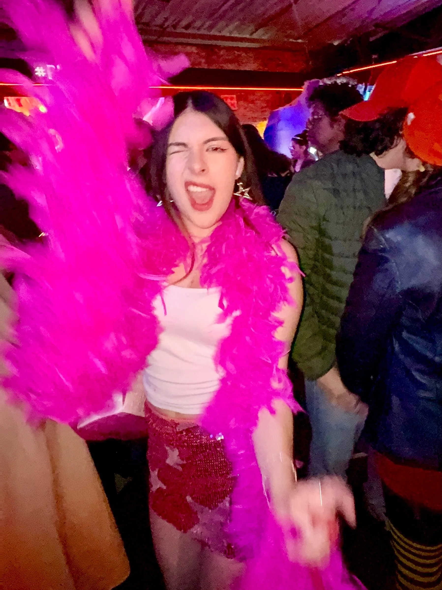 Primera parada de Halloween - D&iacute;a de muertos: La fiesta de Disney Channel con mi hermanito 🎃
Es en @channel2000s ✨