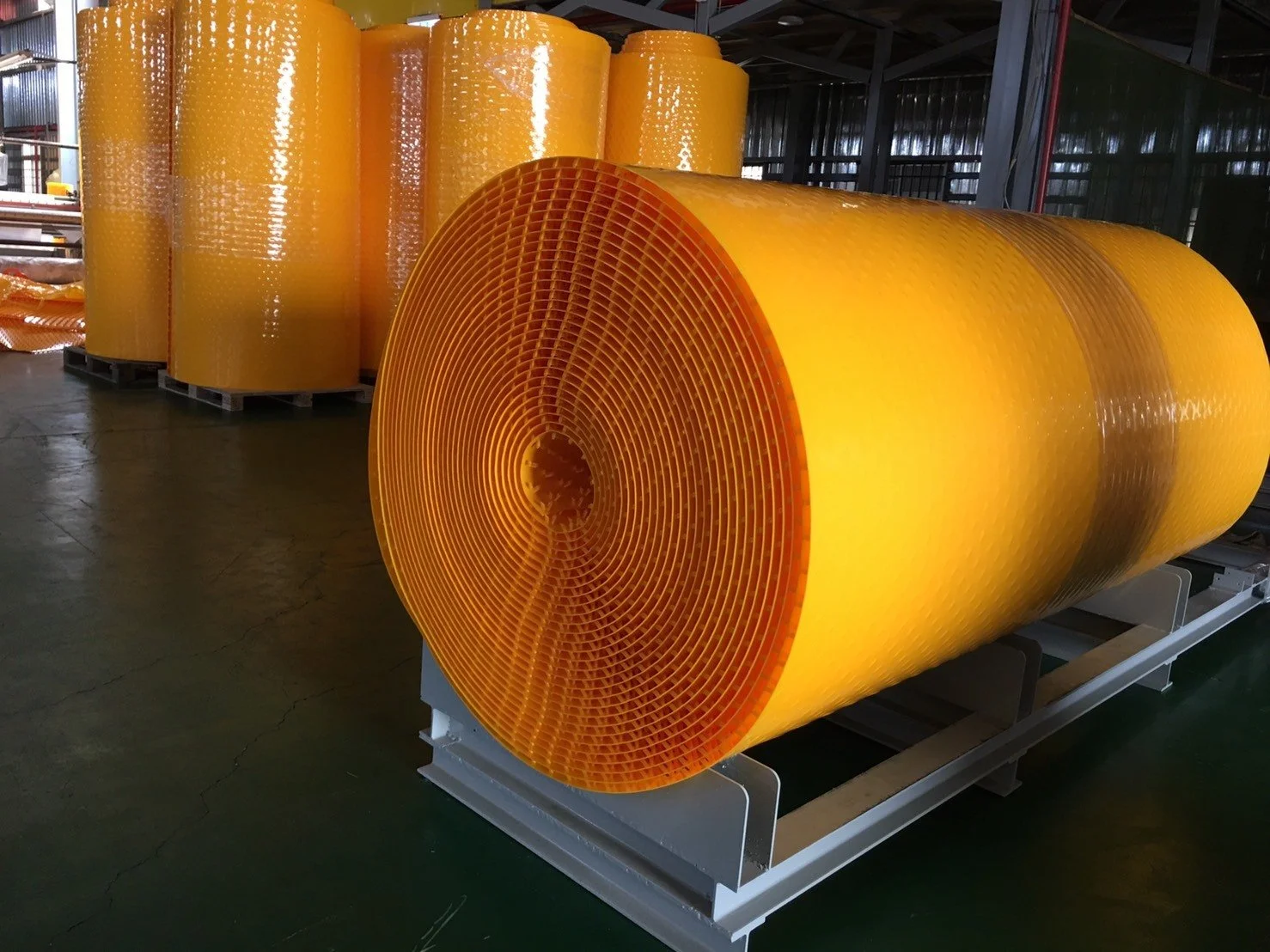 Extrusion welding process for HDPE concrete protection lining systems