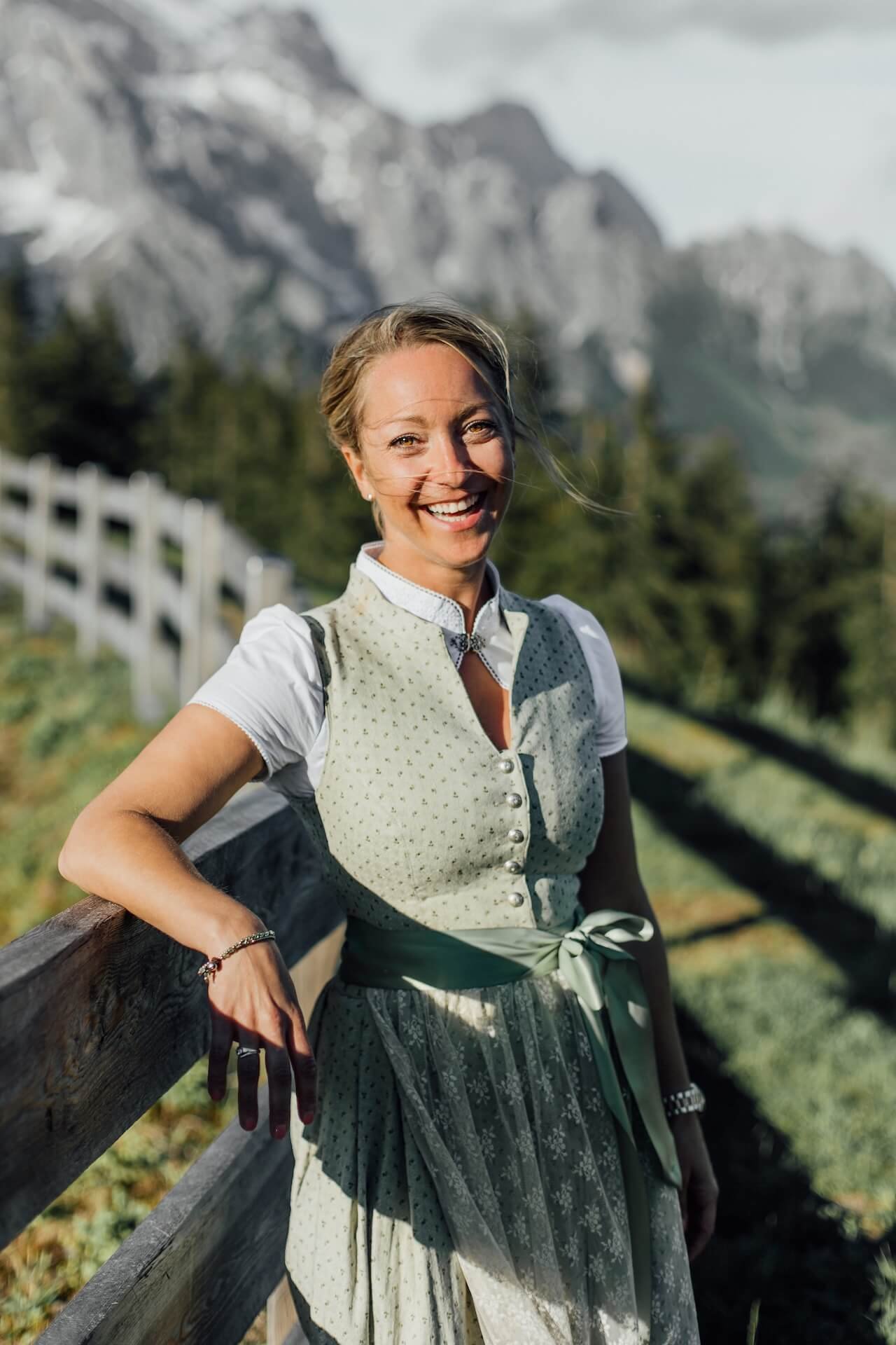 carolina_auer_photography_bine_dirndl-8.jpg