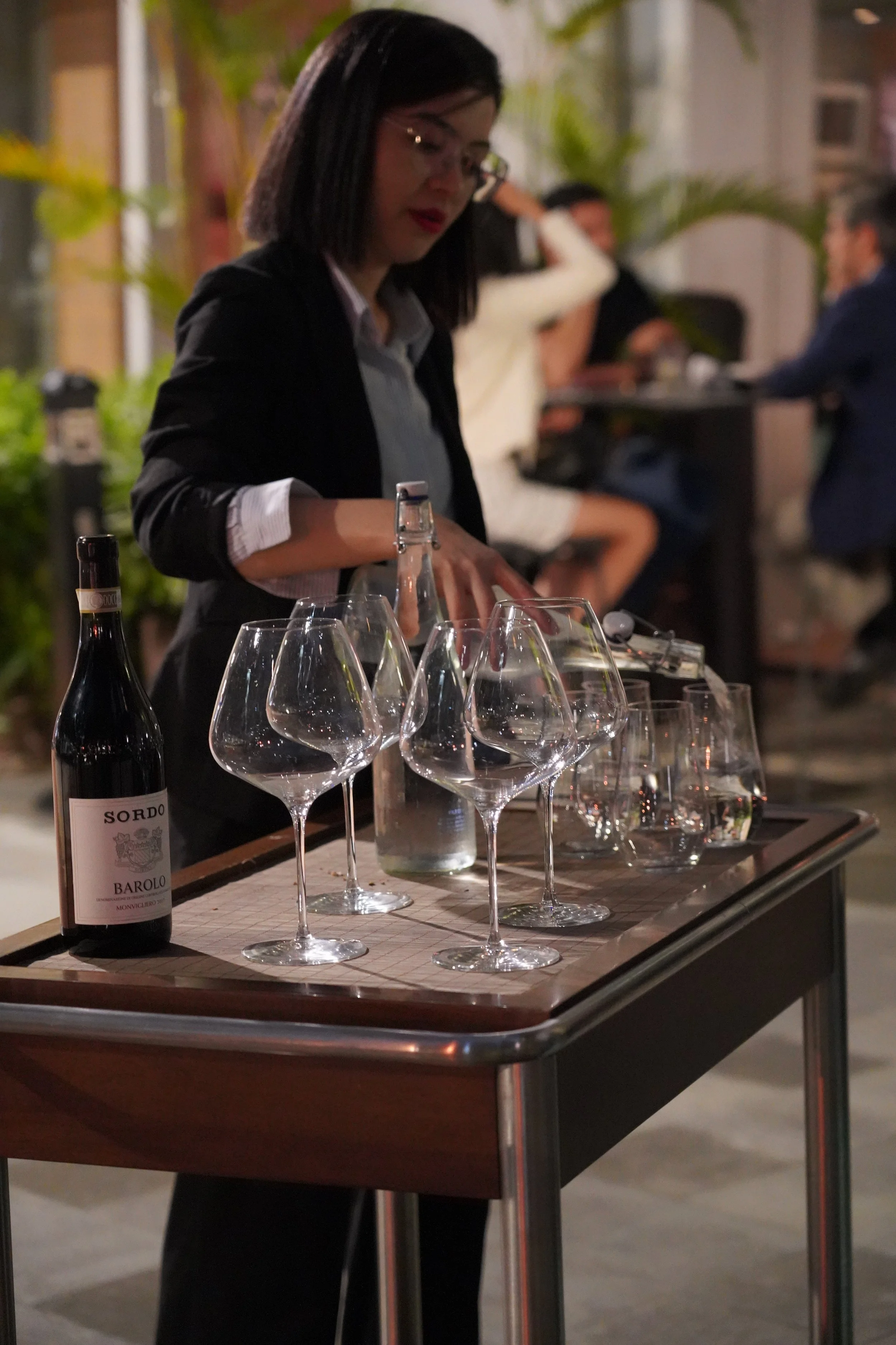 Wine service featuring Sordo Barolo at a Giando private tasting event.