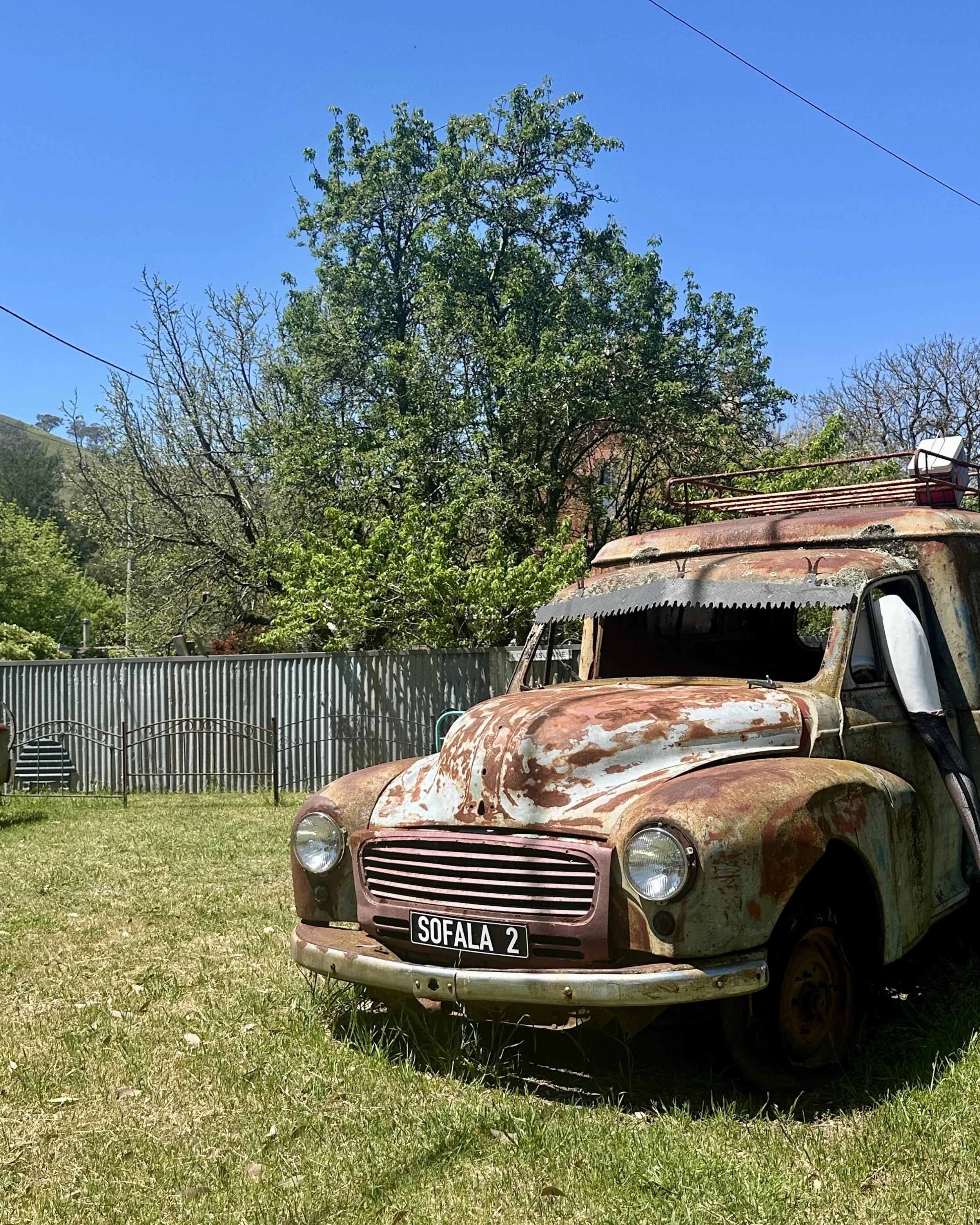 Old rusty van with Sofala2 number plates, Sofala