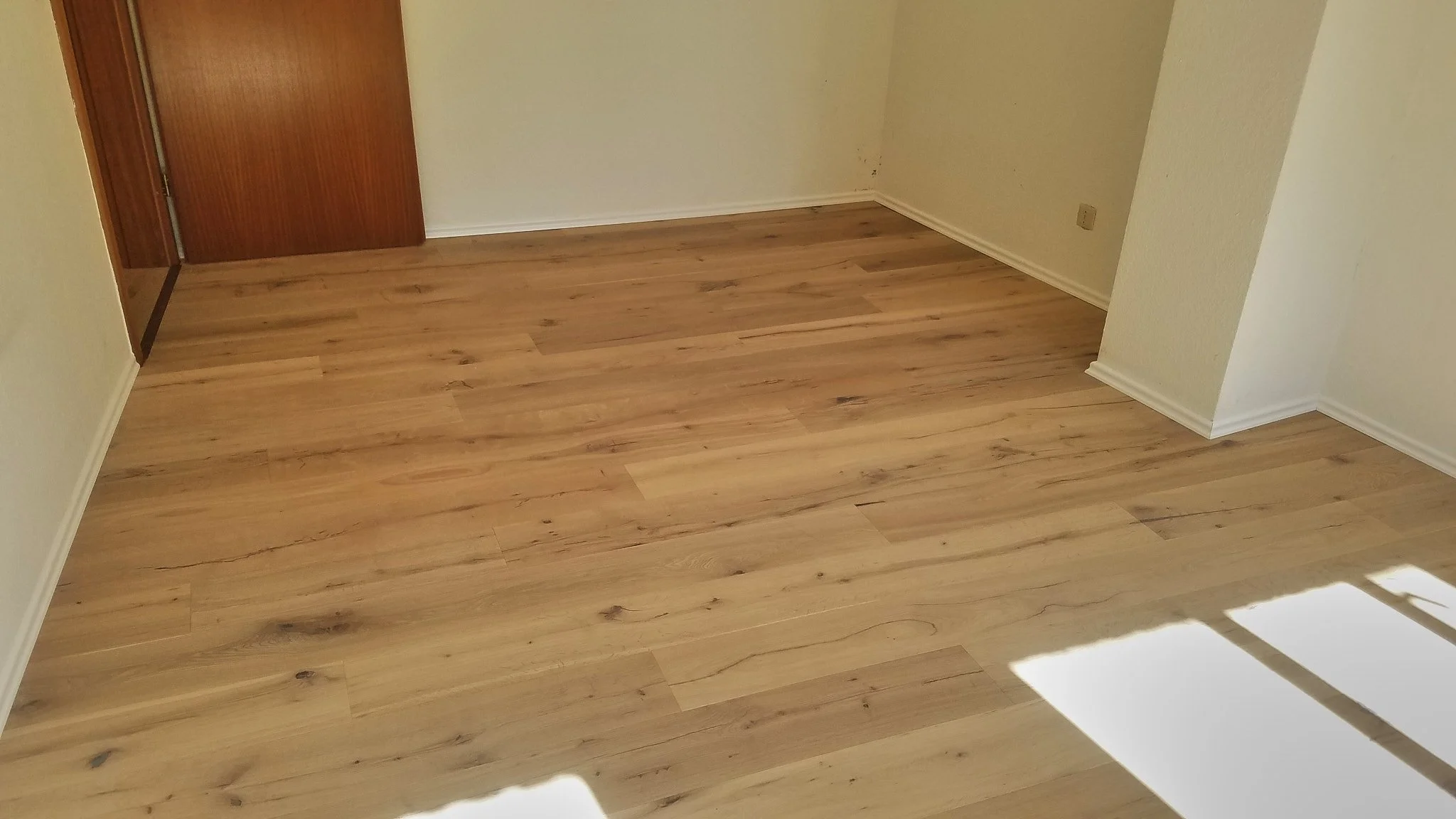 Parkettboden Eiche Weiß in Rosengarten