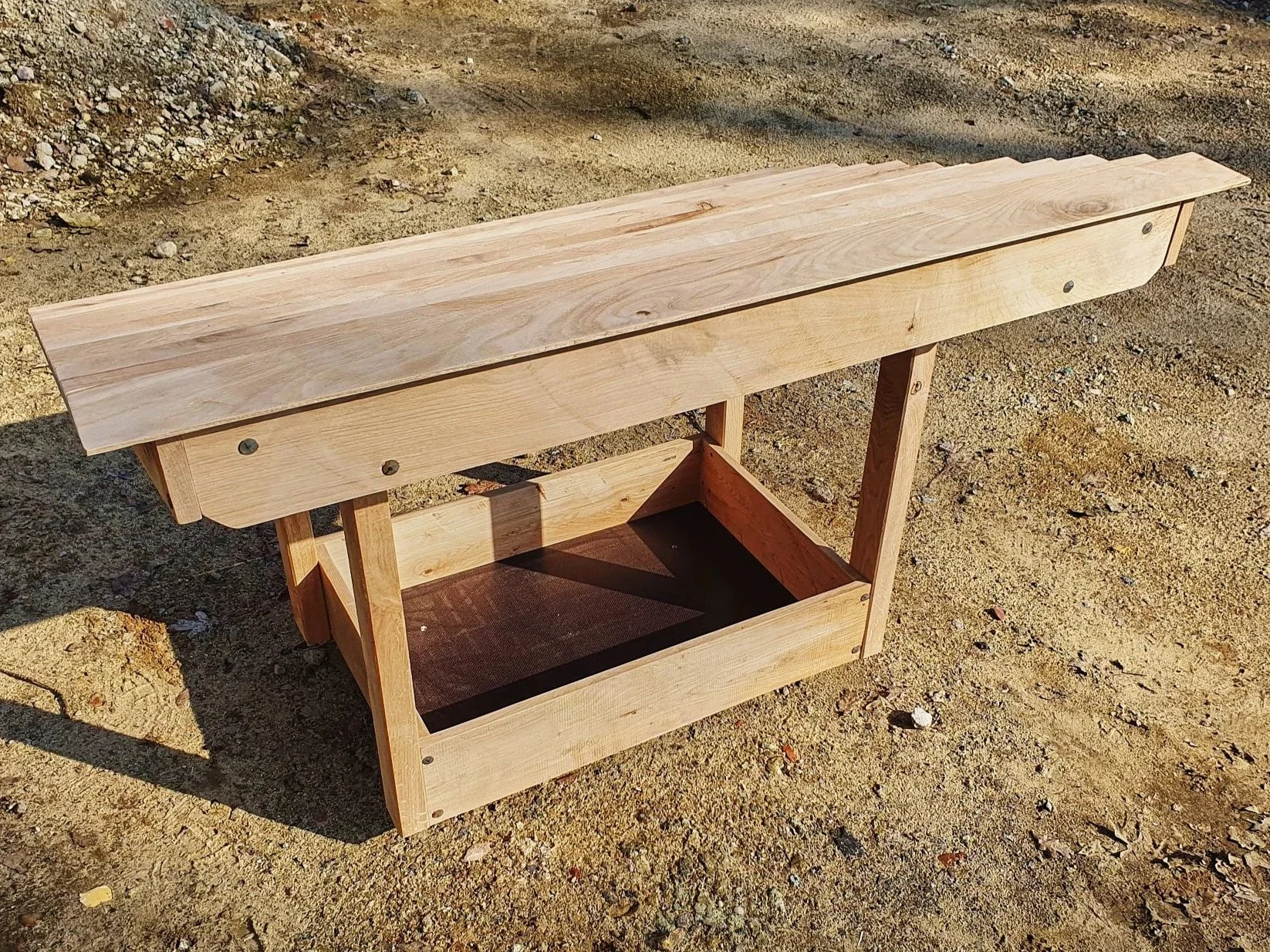 🐔 Futterhaus mit langlebigem Boden aus Siebdruckplatten
