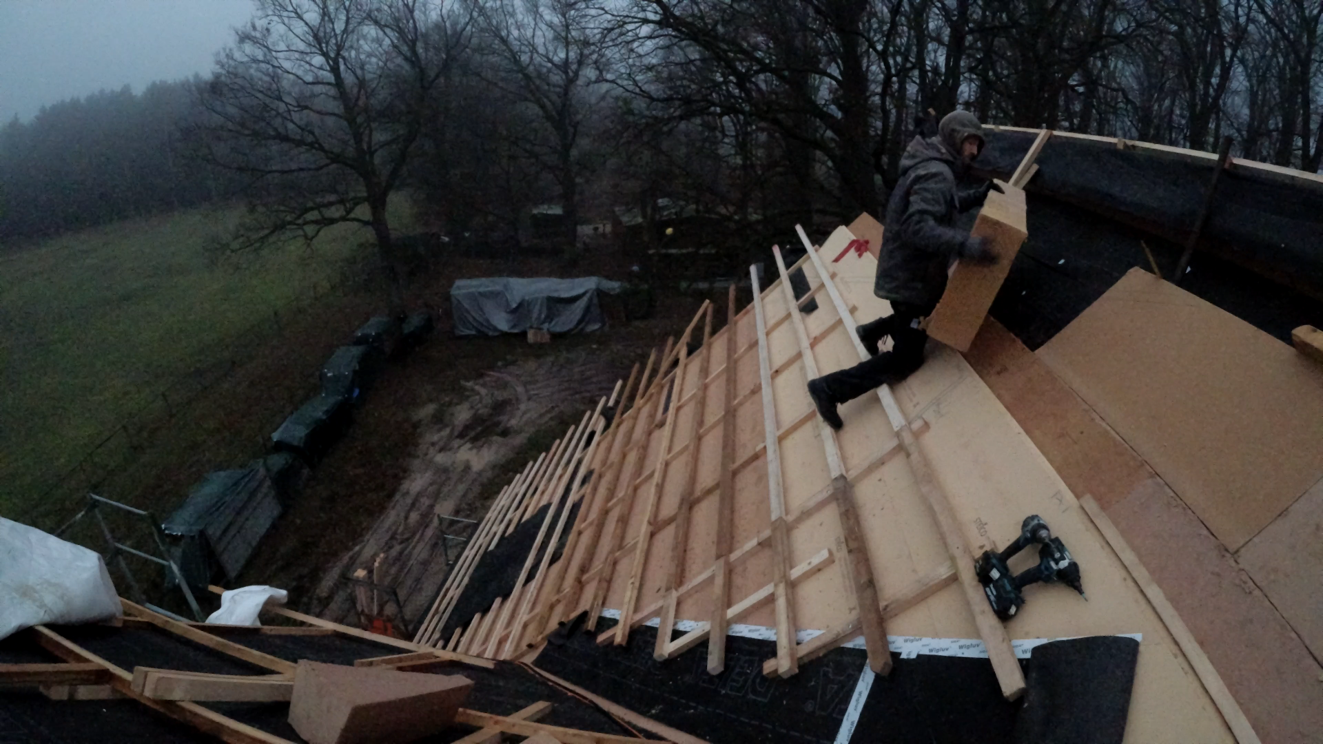 Sommerlicher Wärmeschutz und winterlicher Kälteschutz durch eine Kombination verschiedener Holzfaserplatten