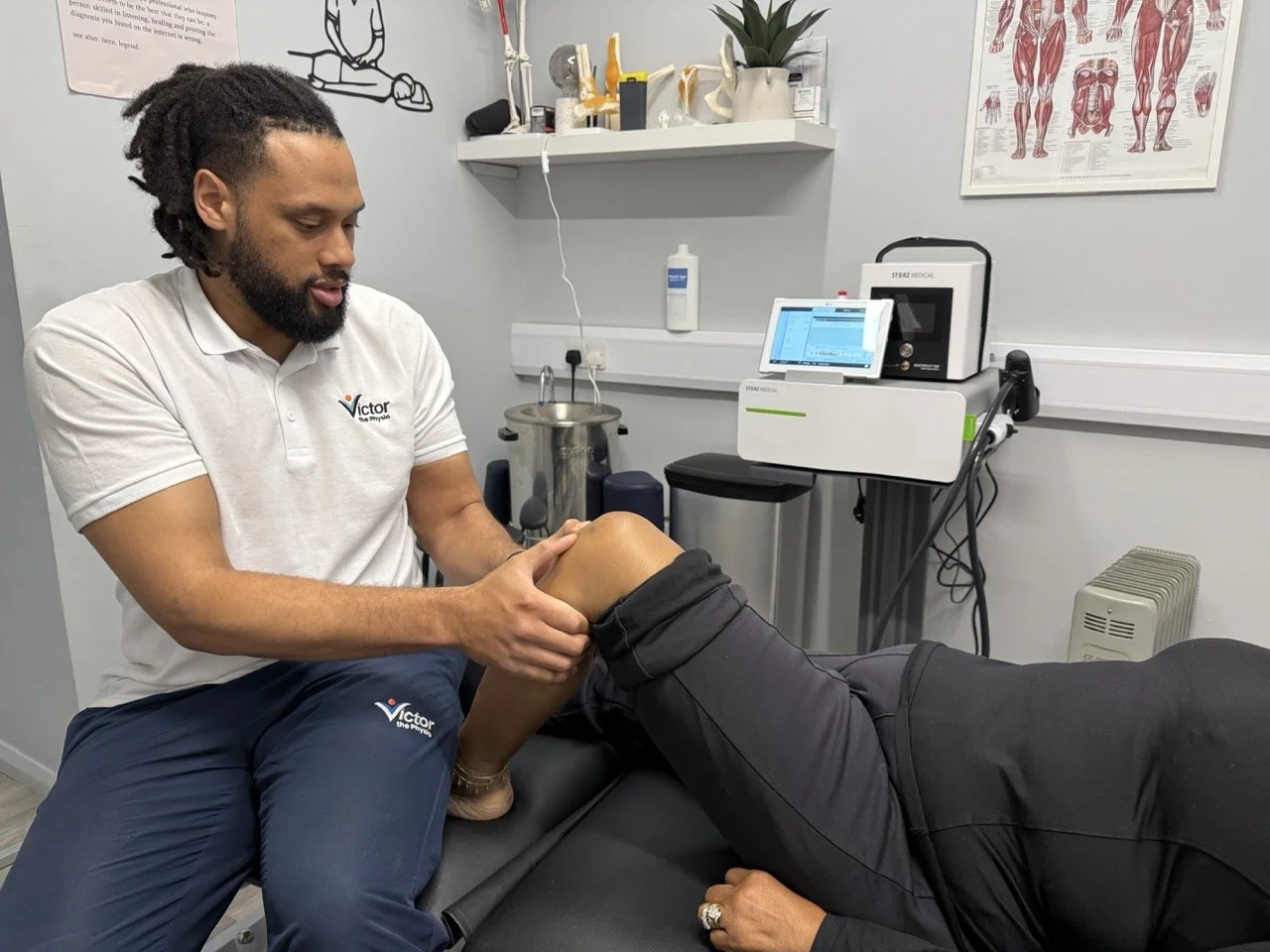 clinician holding patients knee for assessment