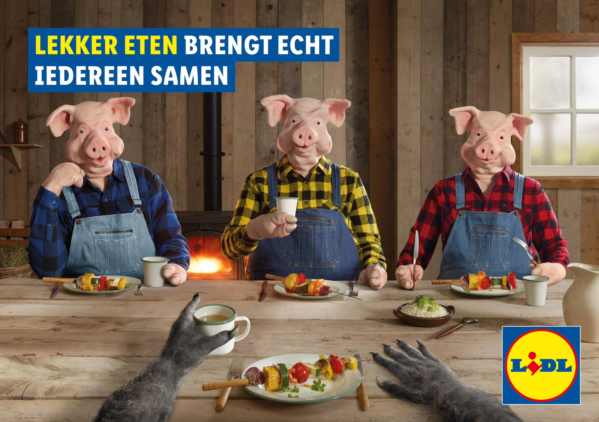 Drie biggetjes op de radio. 