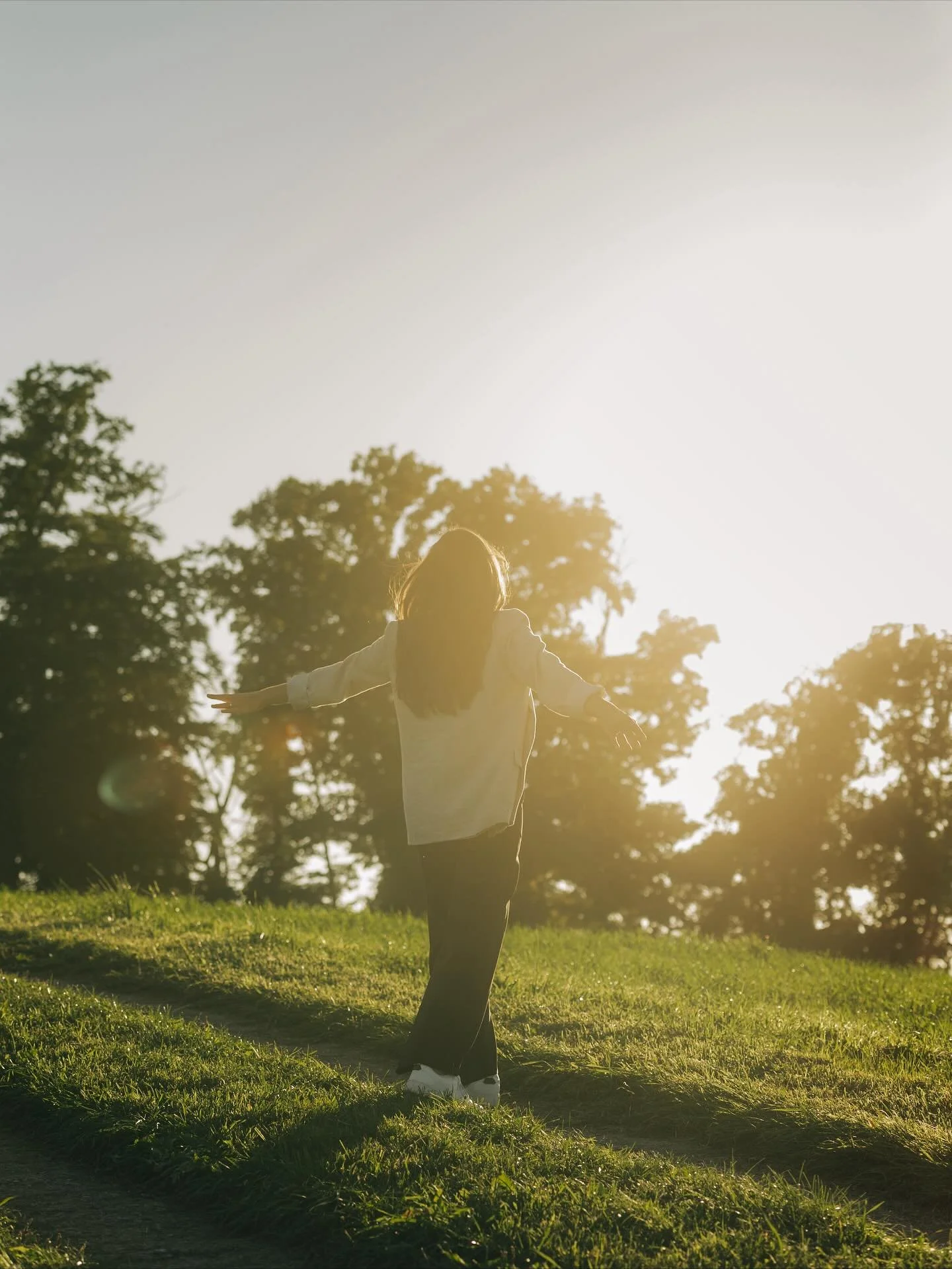19.09.2025 💛

#einzelshooting #nature #beautyfulmoments #sunset #sun #merci #fotoshooting #fotoserafina