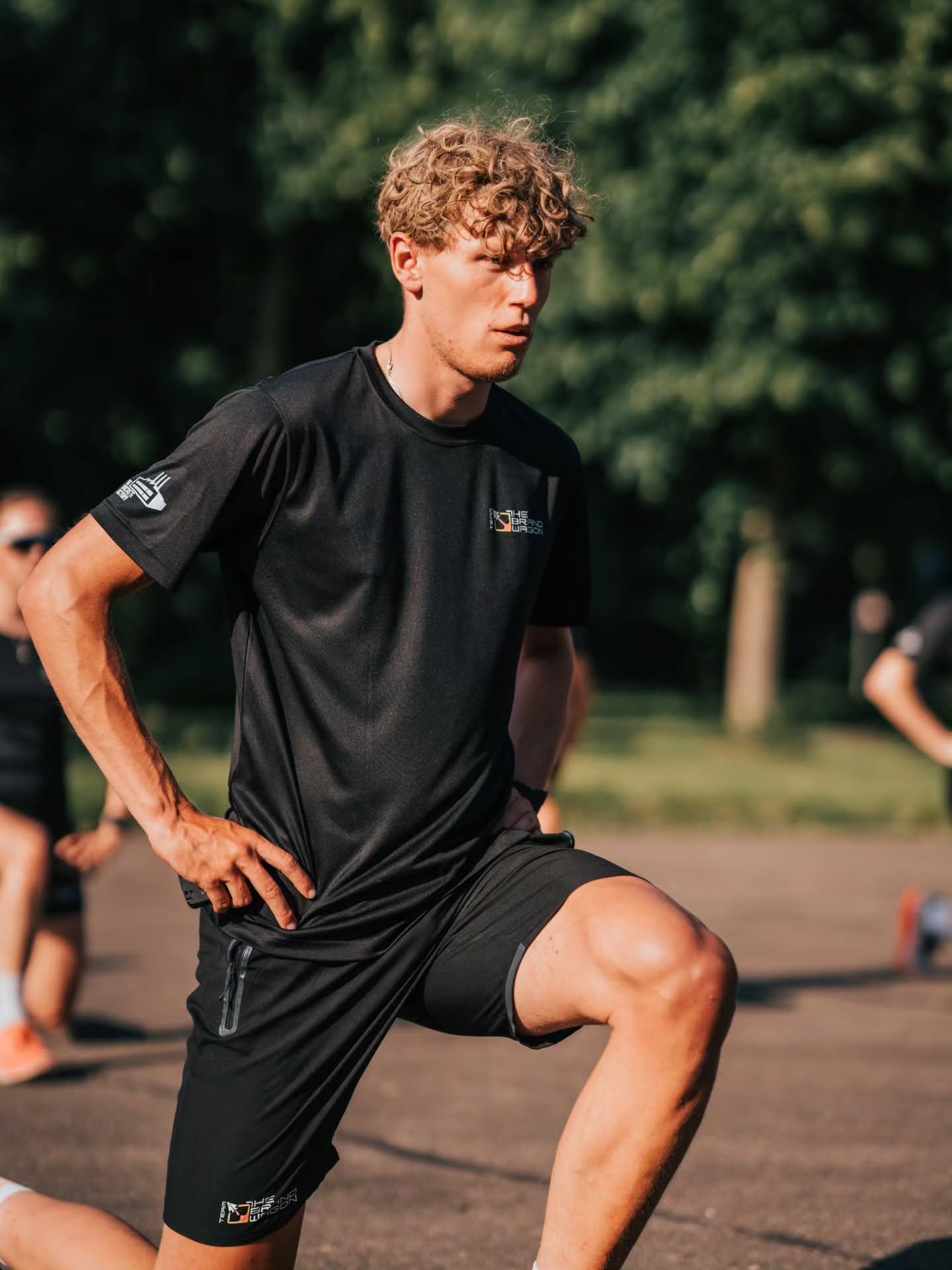 Back to work! 💪

Afgelopen zondag heeft het team een trainingsdag gehad. Na een goede sprinttraining op de atletiekbaan van @av_impala, stond er een fotoshoot op de planning bij The Brandwagon!

De nieuwe rijders en stafleden staan allemaal op de fo