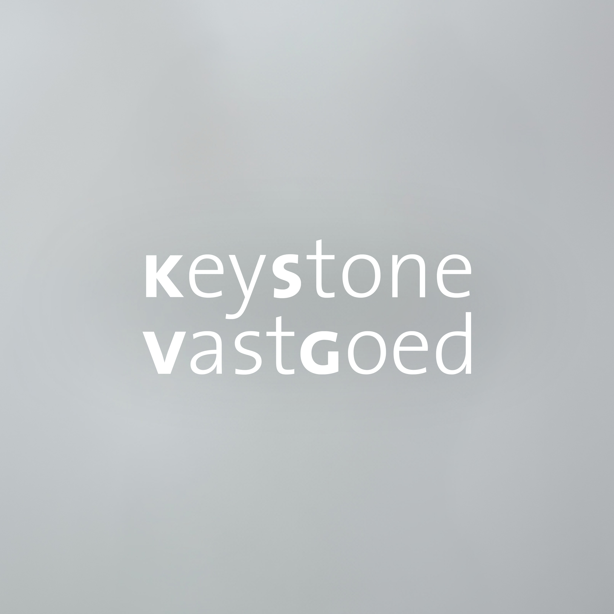 Grijze achtergrond met witte grote tekst 'keystone' en andere woorden die gedeeltelijk zichtbaar zijn.