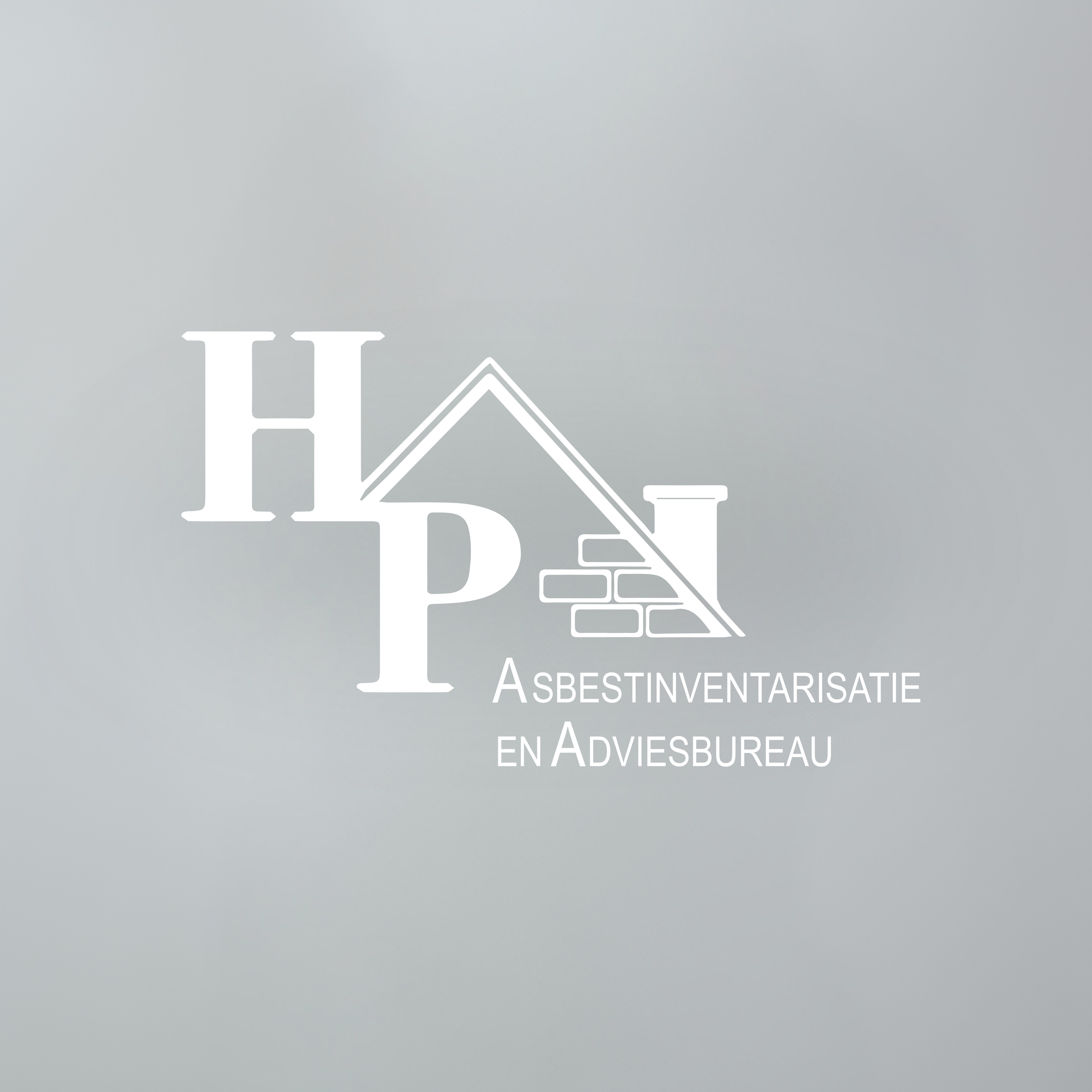 Een logo met witte tekst en grafische elementen op een grijze achtergrond, met woorden als 'ASBESTENTOXIC', 'Asbestinventarisatie' en 'Adviesbureau' in het Nederlands.