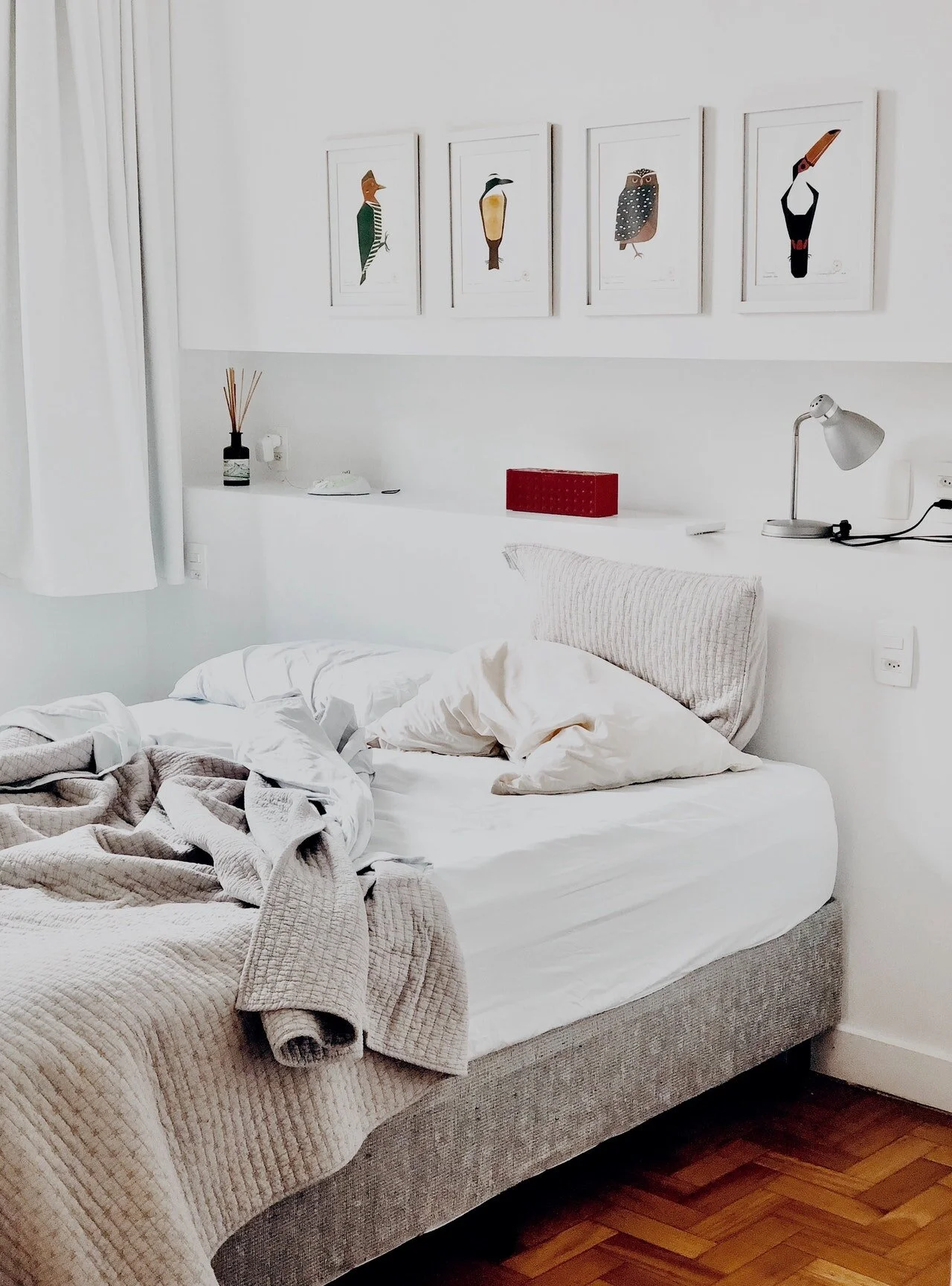White bedroom lamp bird art
