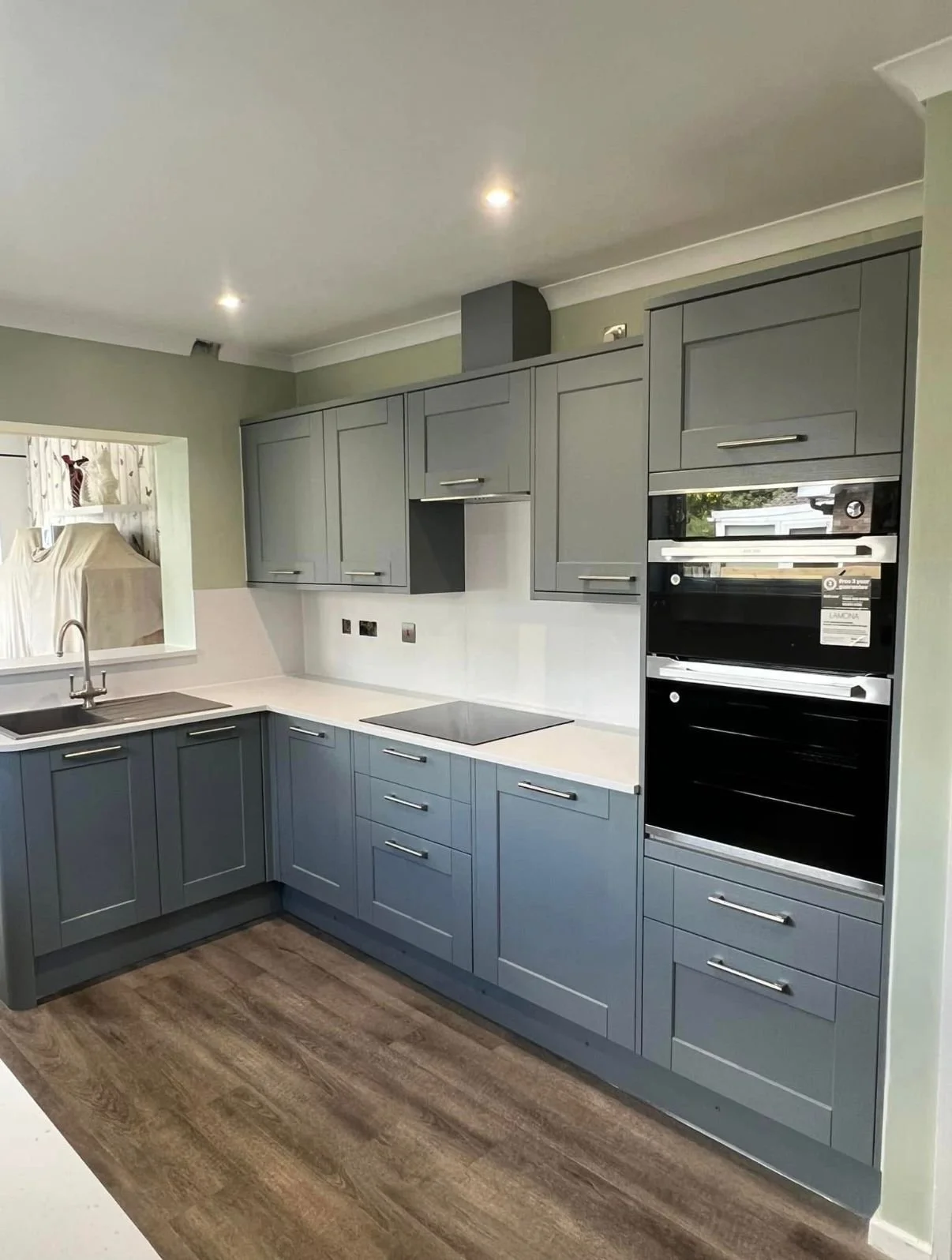 New Kitchen that is modern and fresh, no problem! Great new look installed by Holland & Holland Services