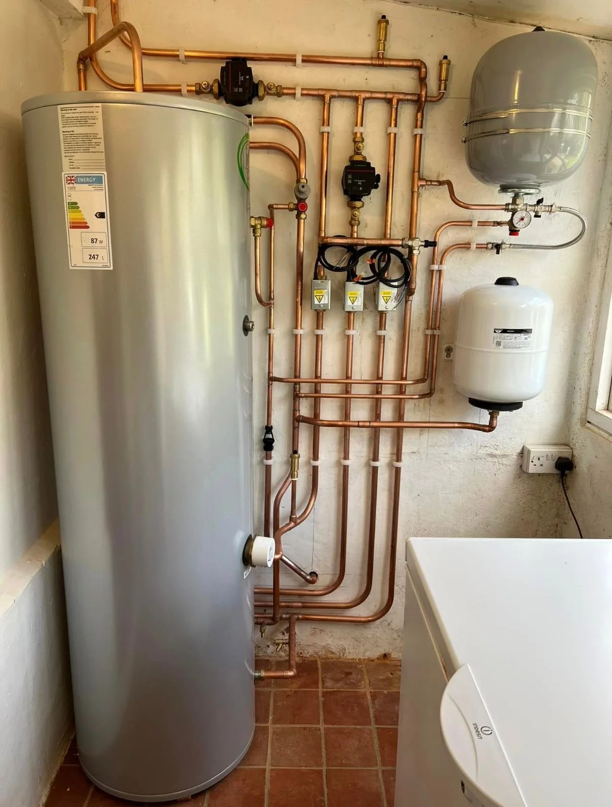 New hot water and boiler system installed, check out those pipes!! Installation completed by Gas Safe Registered team Holland & Holland Services. 