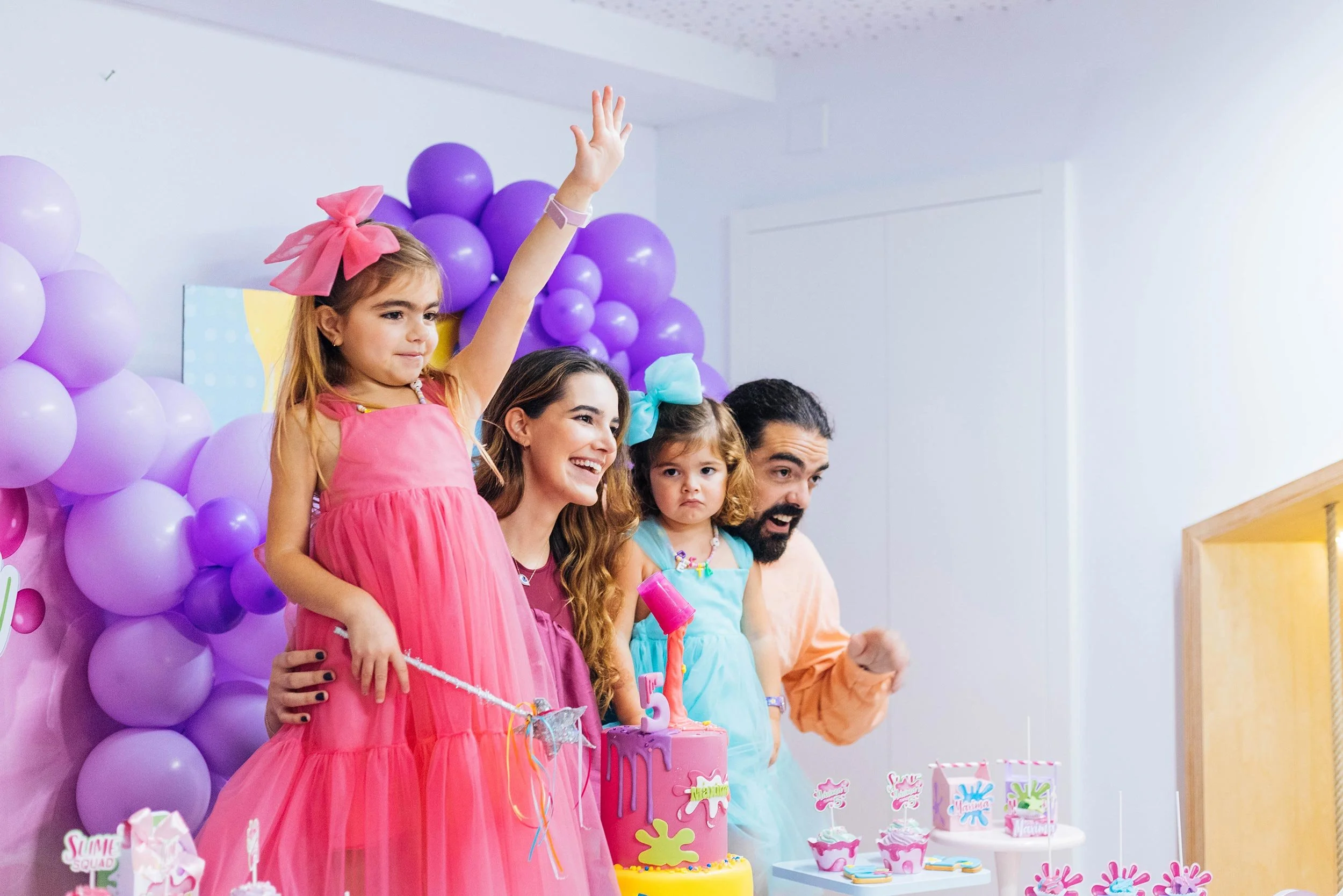 Niña celebrando un cumpleaños infantil en Columpio Playground, espacio para fiestas infantiles en Chamartín, Madrid.