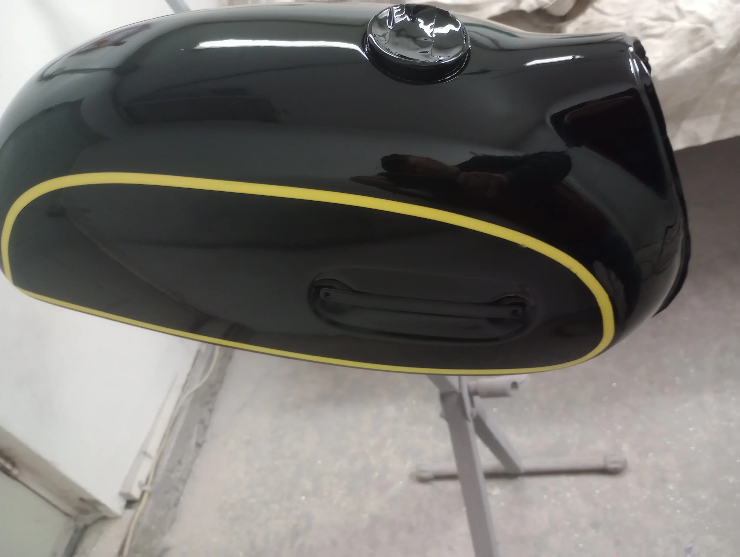 Black Yamaha gas tank resoration after.webp