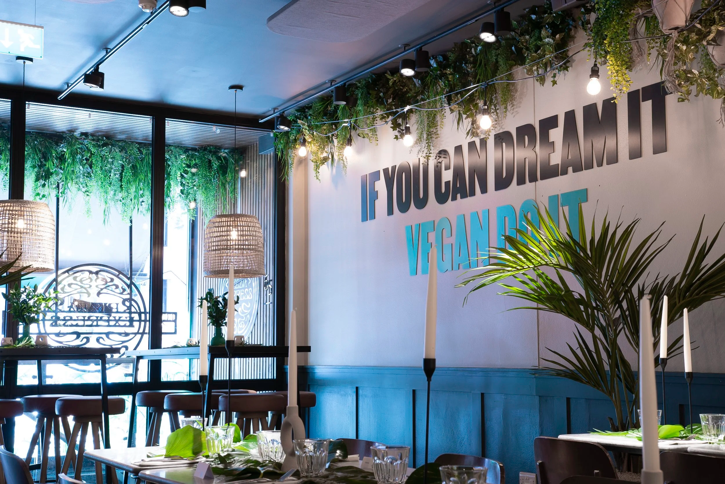 Pizza Express - The World's first fully vegan pizzeria