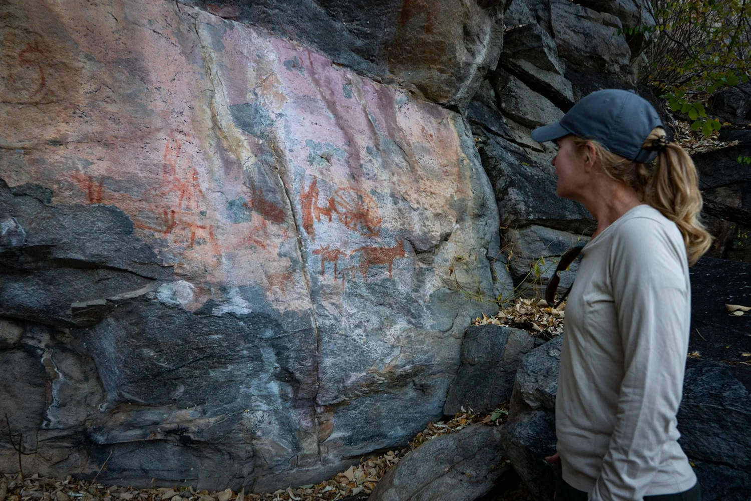 Visita a pinturas rupestres em Botsuana