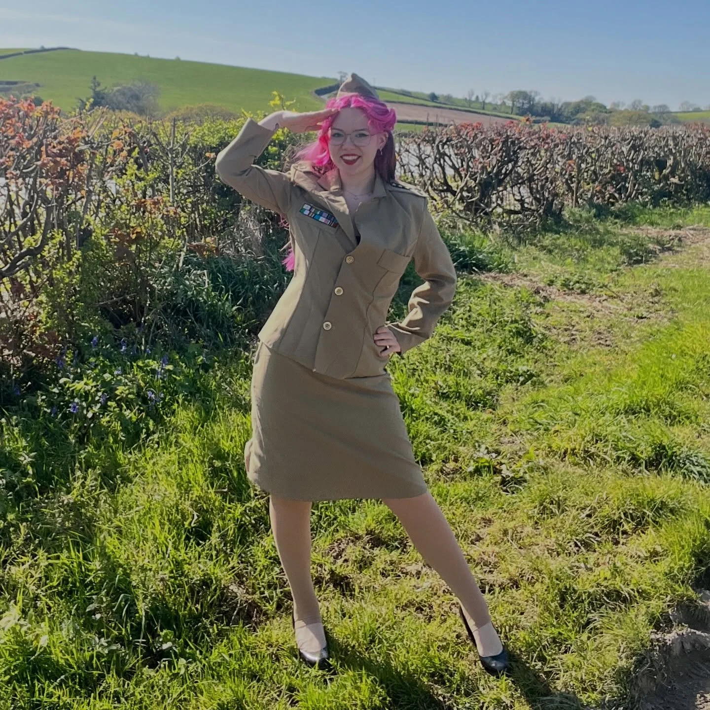 🇬🇧 VE Day at Y Garreg Lwyd &thinsp;
&thinsp;
Went back to Y Garreg Lwyd this week in full 1940s regalia to celebrate VE Day with the residents. Spent the afternoon power-walking around West Wales in a vintage WWII dress taking photos like some sort