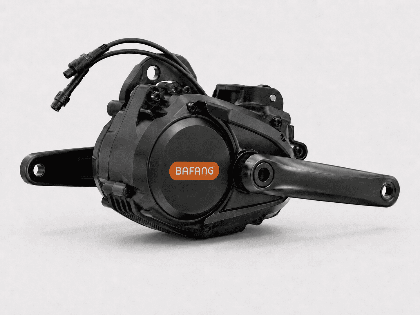 Moteur électrique noir avec marque BAFANG, placé sur un fond blanc.