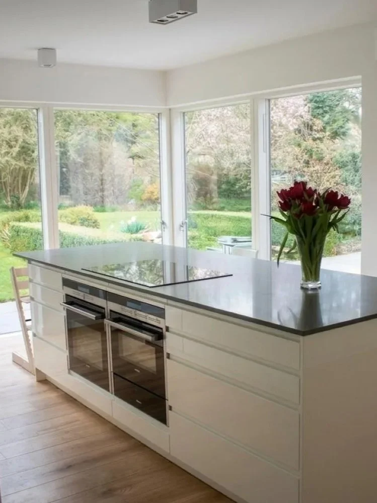 Contemporary house extension and renovation in Whitchurch-on-Thames, Oxfordshire, creating a spacious, light-filled family home with strong connections to the garden - Edge Architecture
