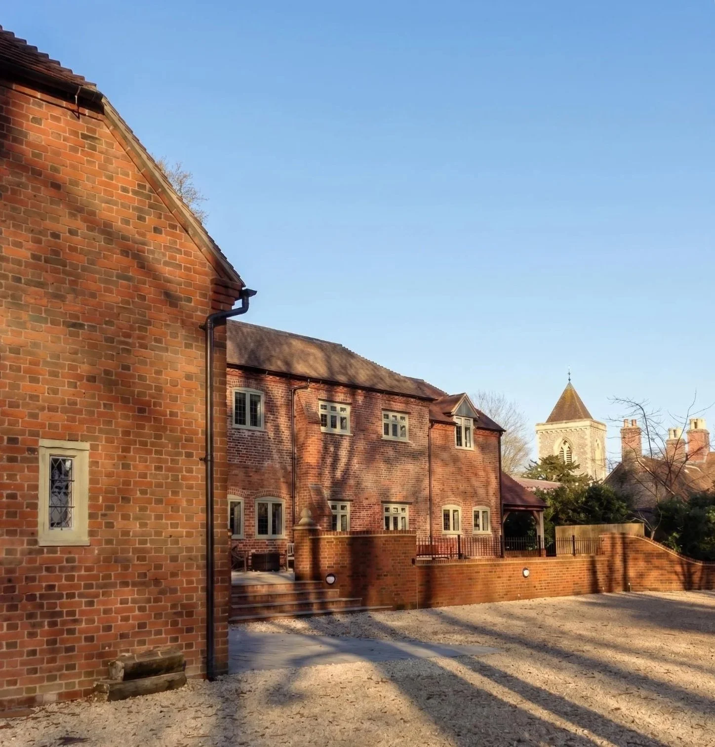 A sensitive conversion of a Grade II listed coach house in Speen, Berkshire, creating a distinctive contemporary home that carefully preserves and celebrates the building’s historic character while providing high-quality accommodation for modern livi