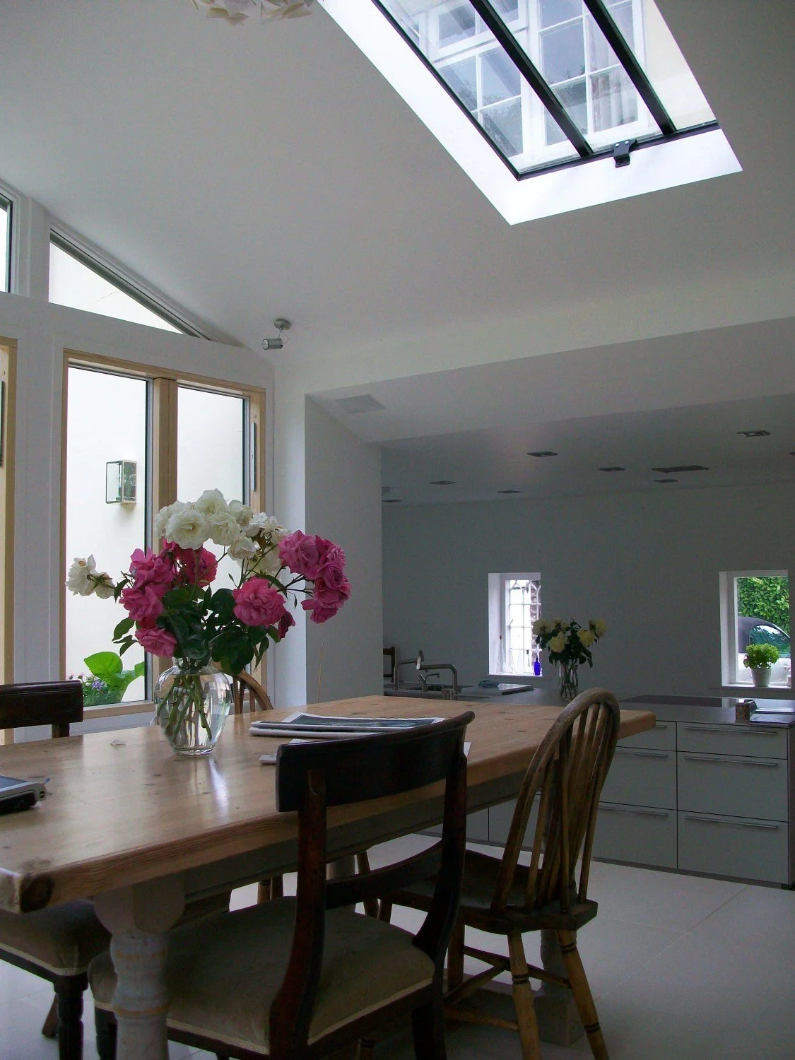 House extension in Penwood, Berkshire, featuring a Bulthaup kitchen, contemporary living spaces and strong connections to the surrounding garden