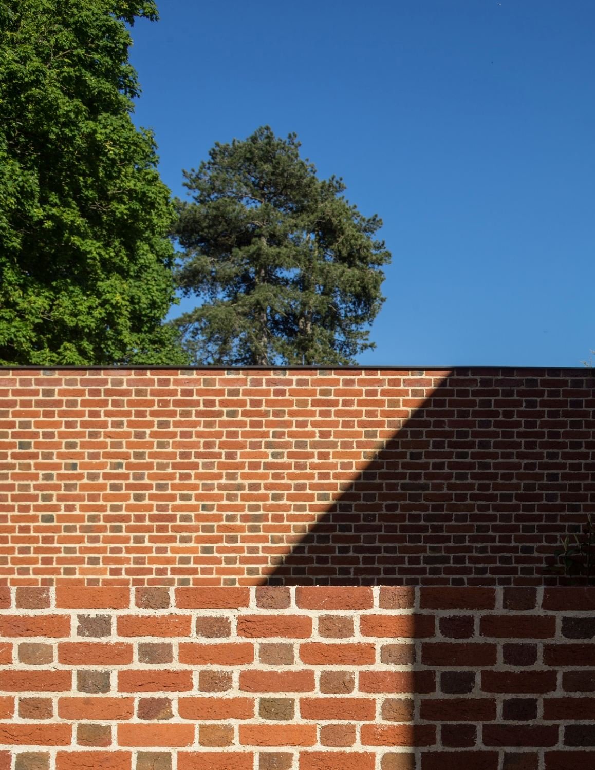 Award-winning contemporary replacement dwelling in Newbury, Berkshire, combining Arts and Crafts influences, Flemish bond brickwork and high-quality modern family living - Edge Architecture