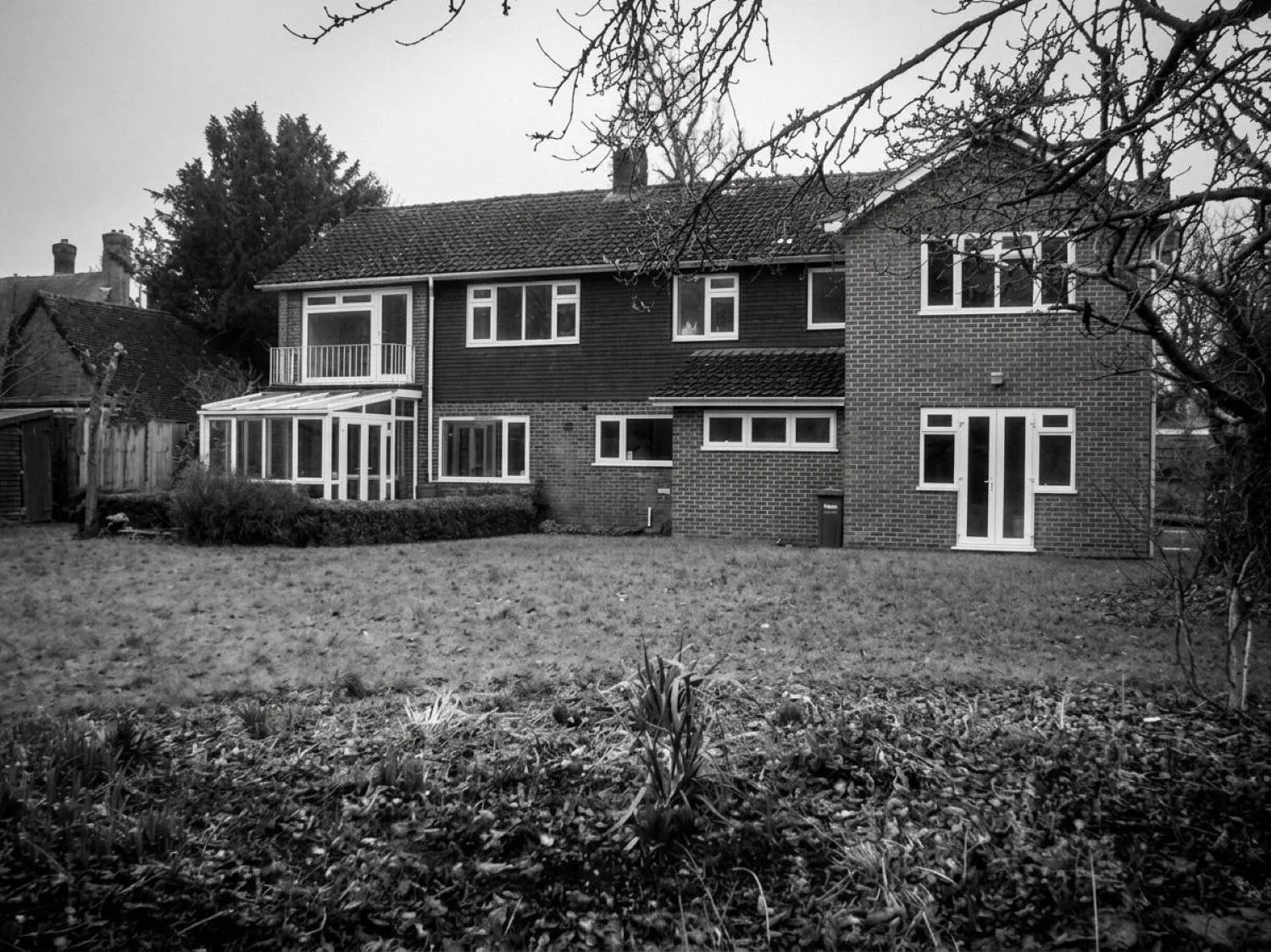 Contemporary house extension and renovation in Whitchurch-on-Thames, Oxfordshire, creating a spacious, light-filled family home with strong connections to the garden - Edge Architecture