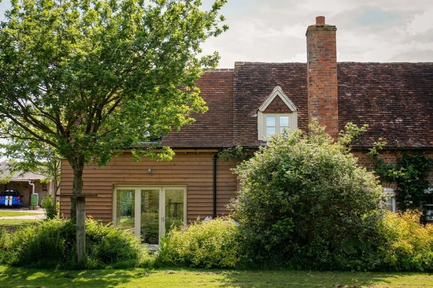 Grade II listed farmhouse extension in Berkshire, carefully designed to respect the historic character and architectural significance of the property - Edge Architecture
