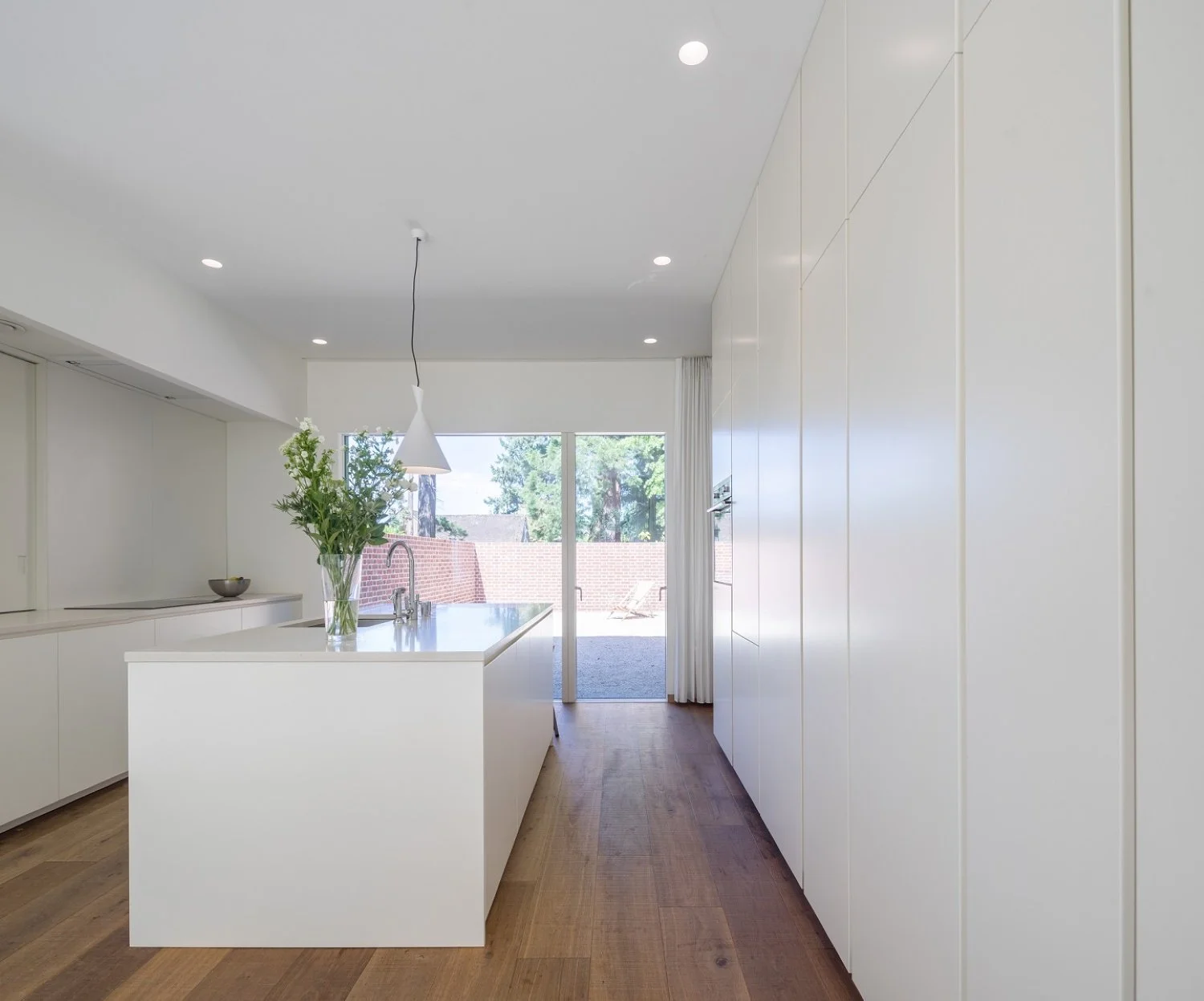 Award-winning contemporary replacement dwelling in Newbury, Berkshire, combining Arts and Crafts influences, Flemish bond brickwork and high-quality modern family living