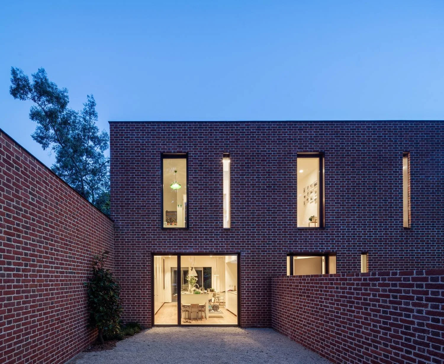 Award-winning contemporary replacement dwelling in Newbury, Berkshire, combining Arts and Crafts influences, Flemish bond brickwork and high-quality modern family living - Edge Architecture