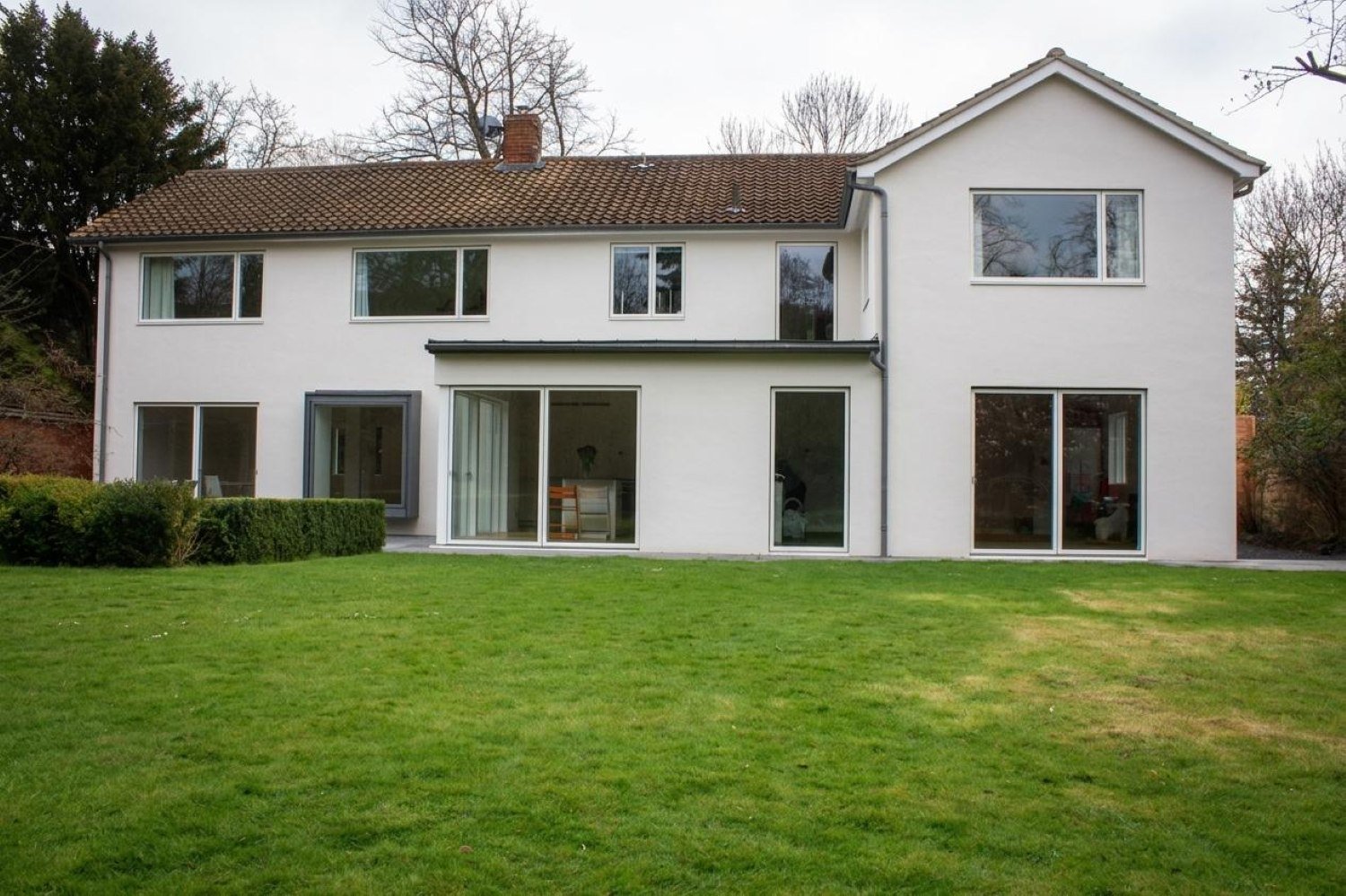 Contemporary house extension and renovation in Whitchurch-on-Thames, Oxfordshire, creating a spacious, light-filled family home with strong connections to the garden - Edge Architecture