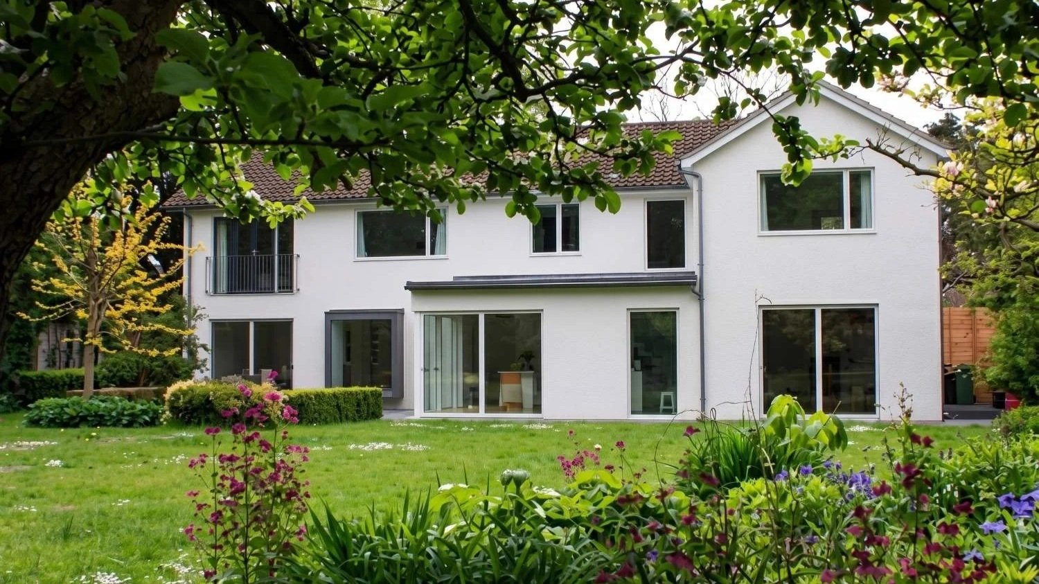 Contemporary house extension and renovation in Whitchurch-on-Thames, Oxfordshire, creating a spacious, light-filled family home with strong connections to the garden - Edge Architecture
