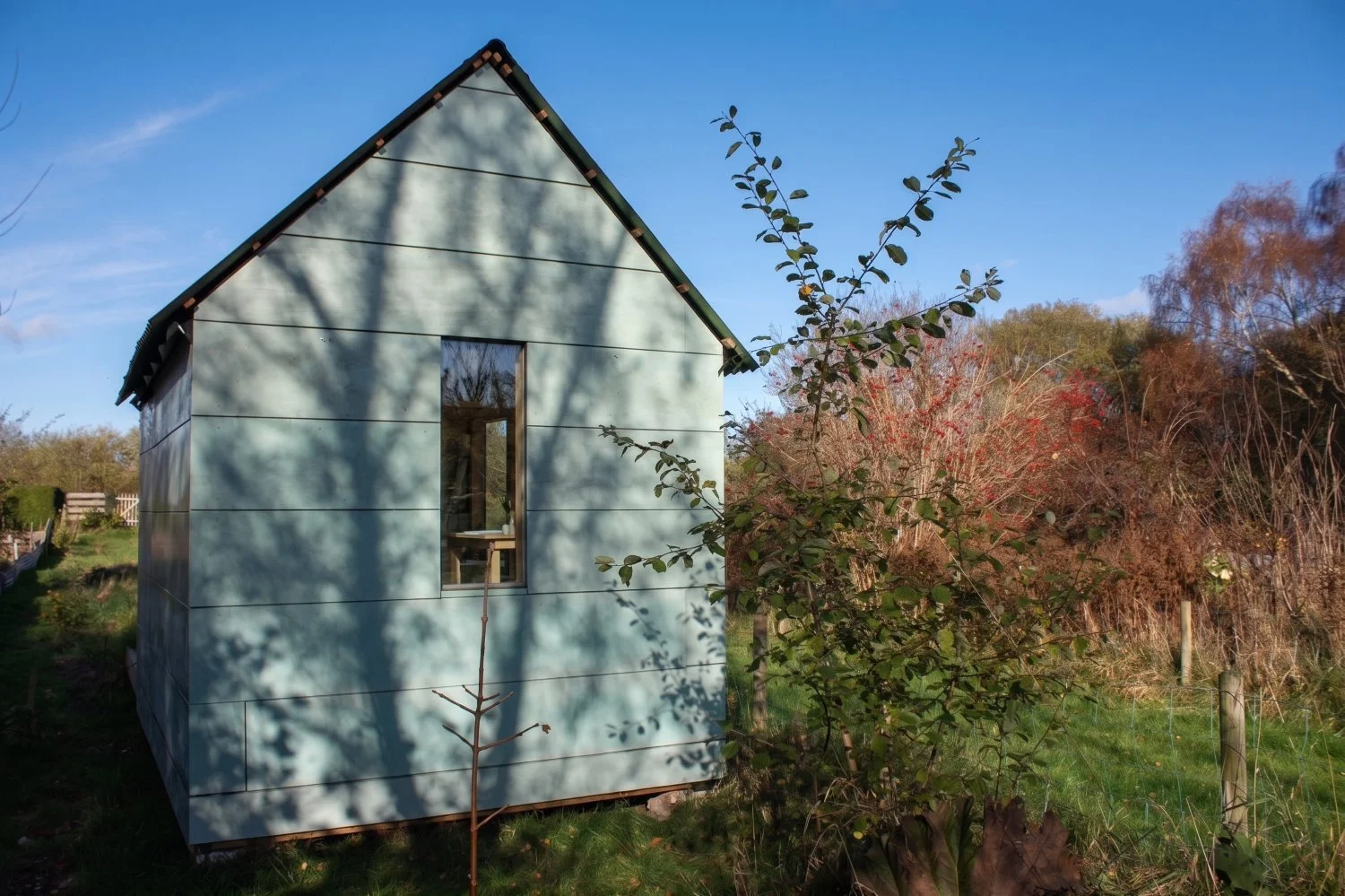 Flood-resilient canoe store - Edge Architecture