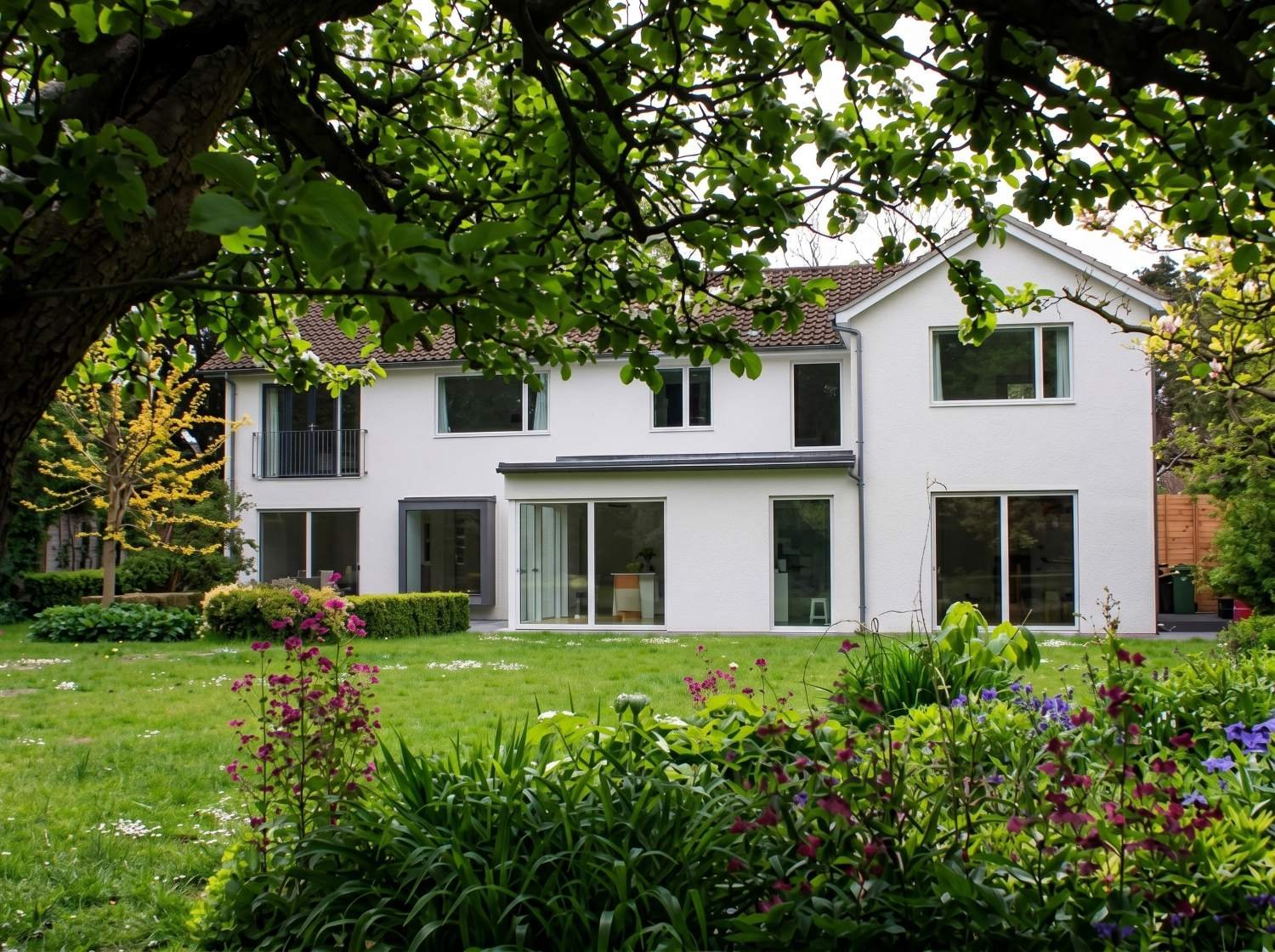 Contemporary house extension and renovation in Whitchurch-on-Thames, Oxfordshire, creating a spacious, light-filled family home with strong connections to the garden - Edge Architecture