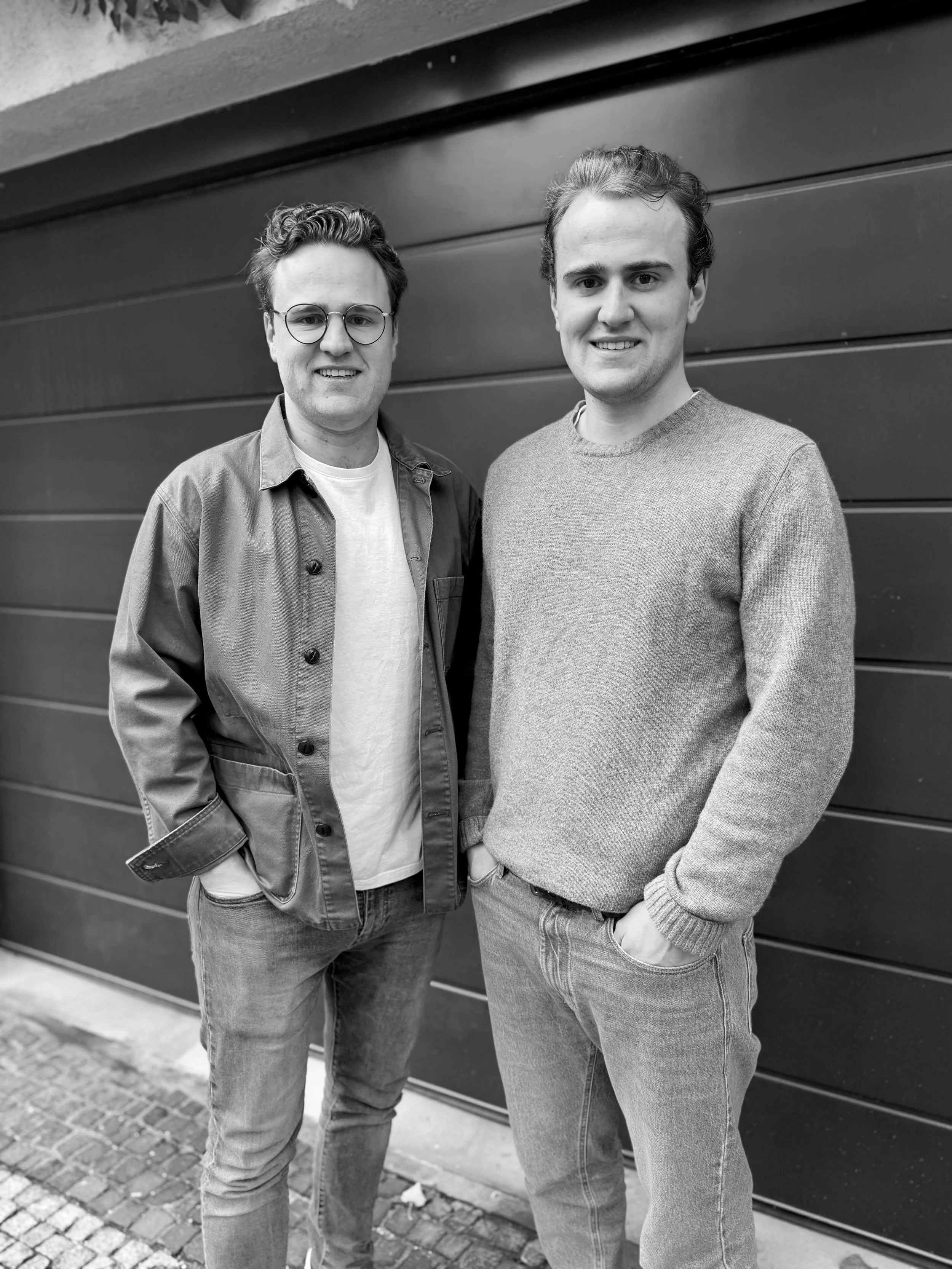 Hier sieht man die beiden Brüder, die die Hausmeisterfirma facilita Gebäudemanagement zusammen führen.