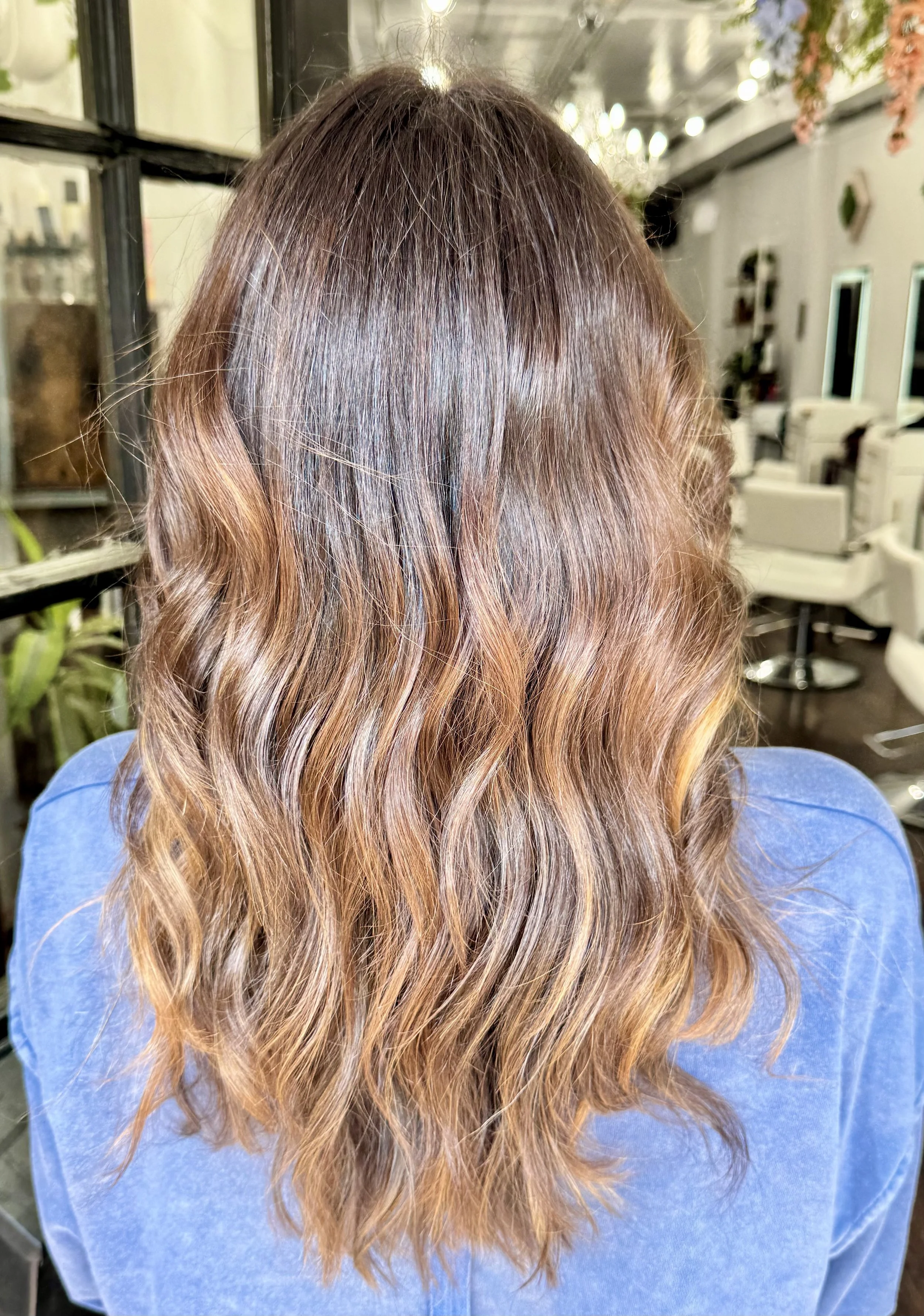 Dimentional brunette with low-maintenance highlights