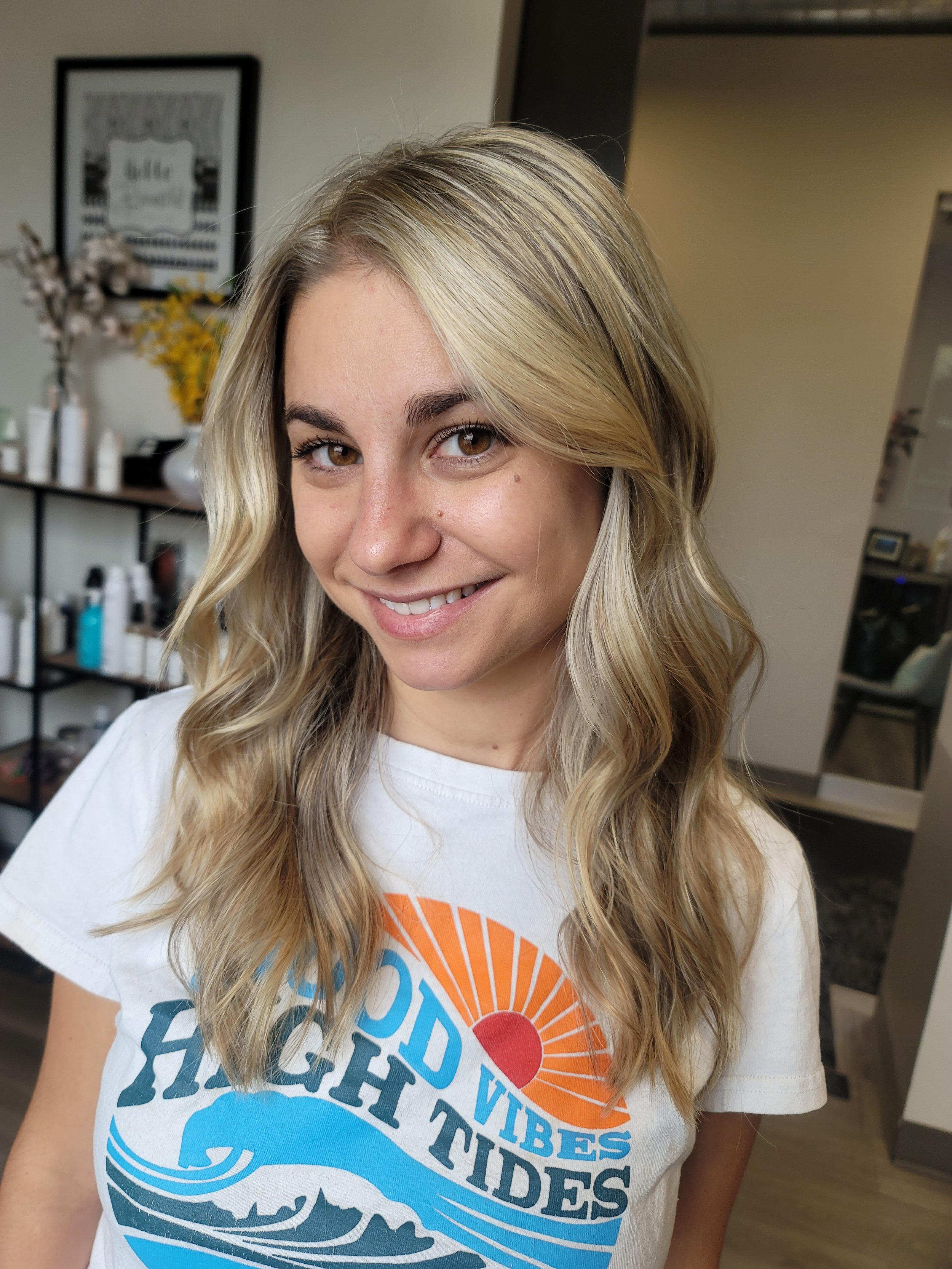 Long Blonde hair with piecy highlights, beach waves