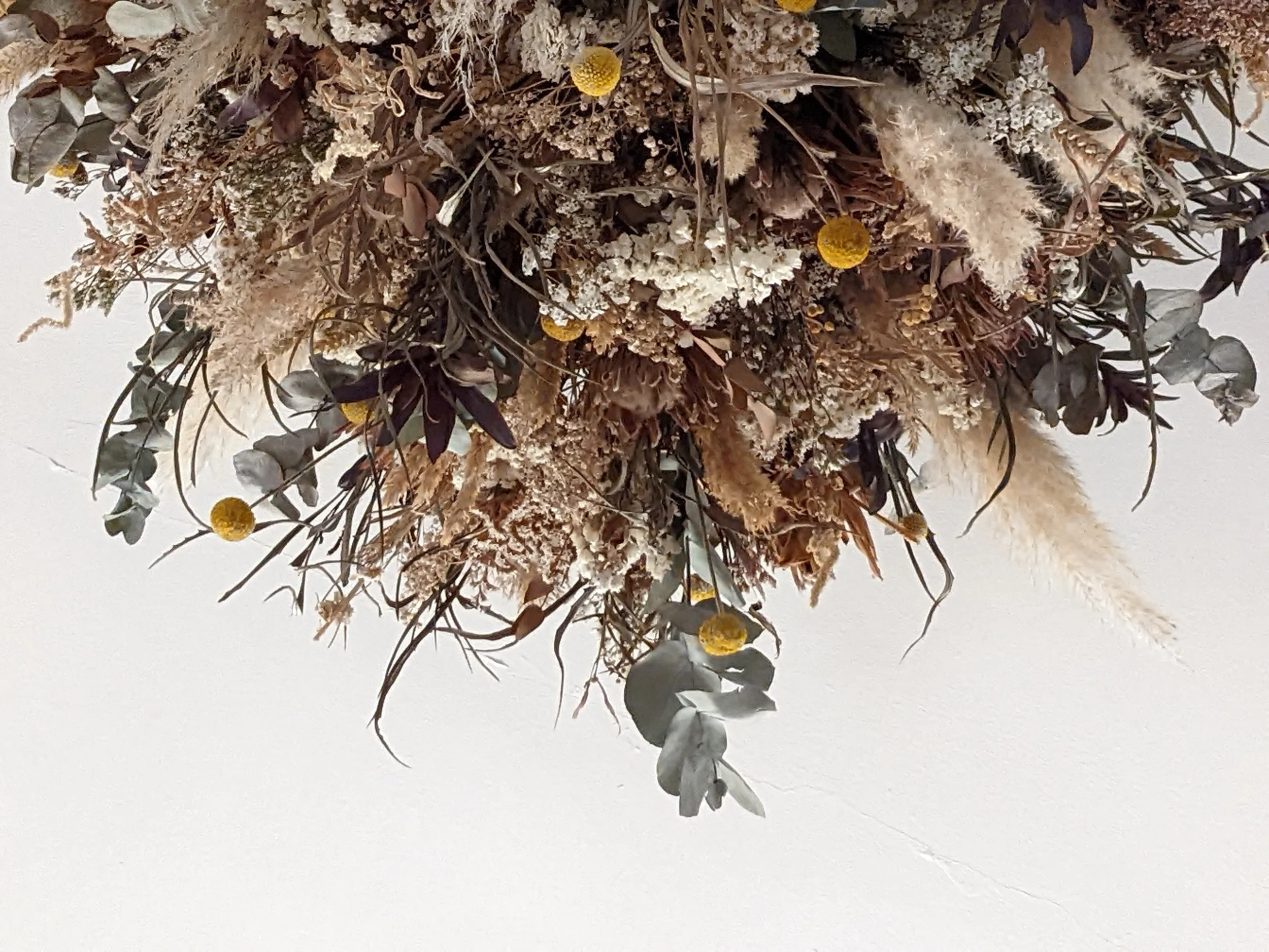 Hanging installation for a private home