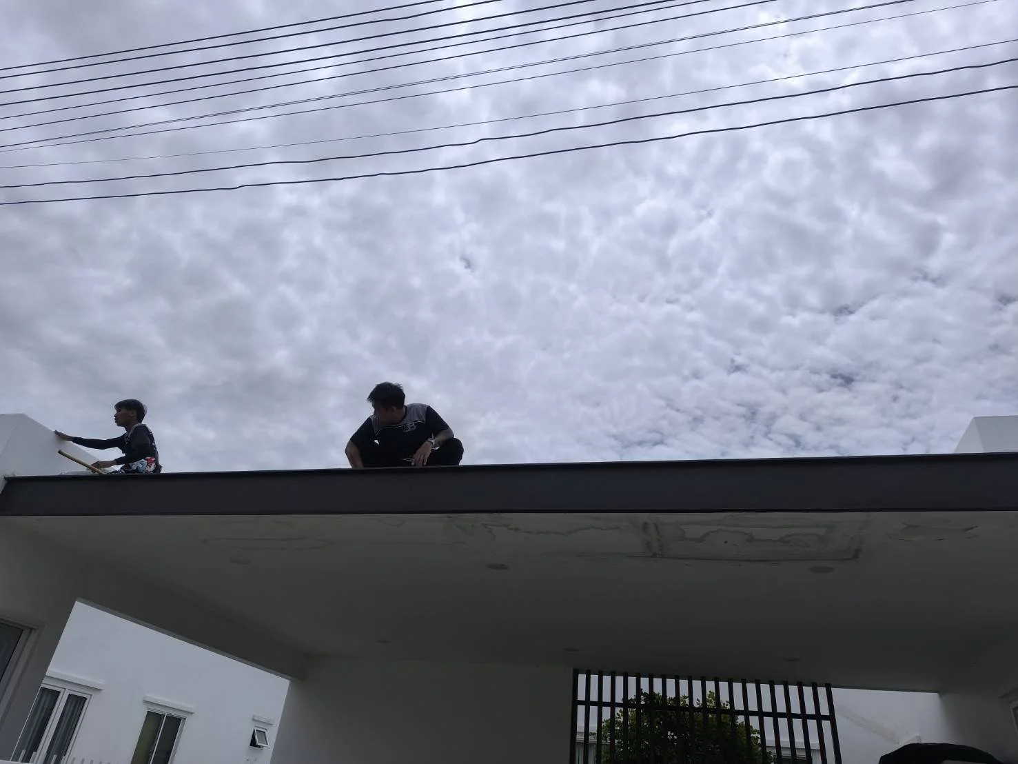 ซ่อมแซมหลังคารั่วน้ำซึมลงฝ้า