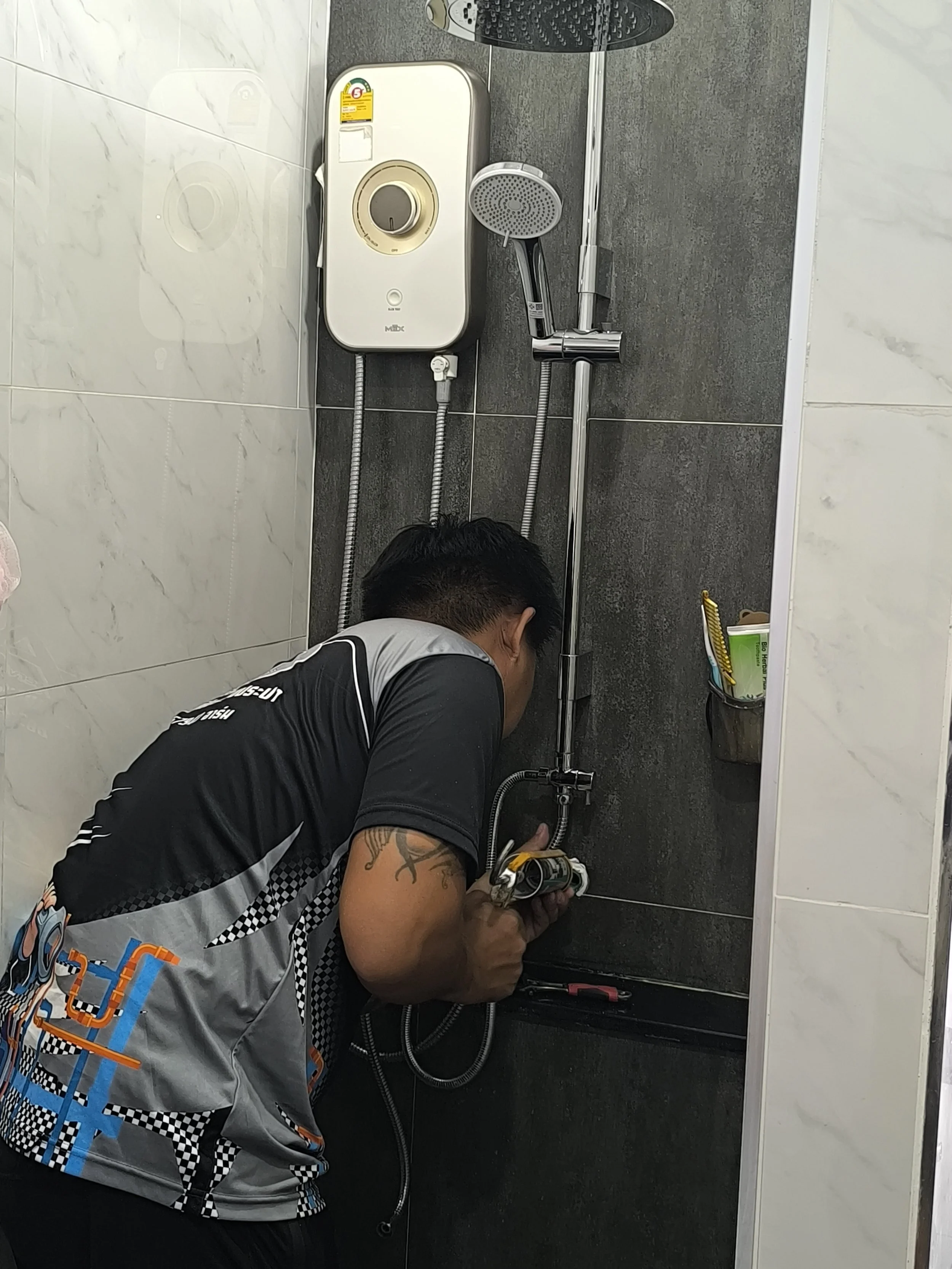 เปลี่ยนอะไหล่อุปกรณ์ในห้องน้ำ