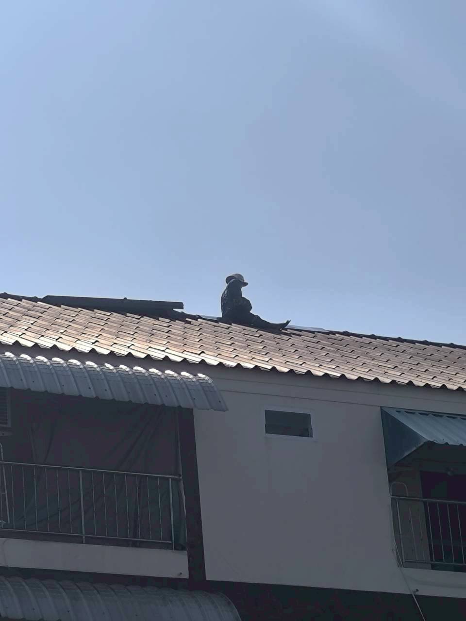 ซ่อมหลังคารั่ว