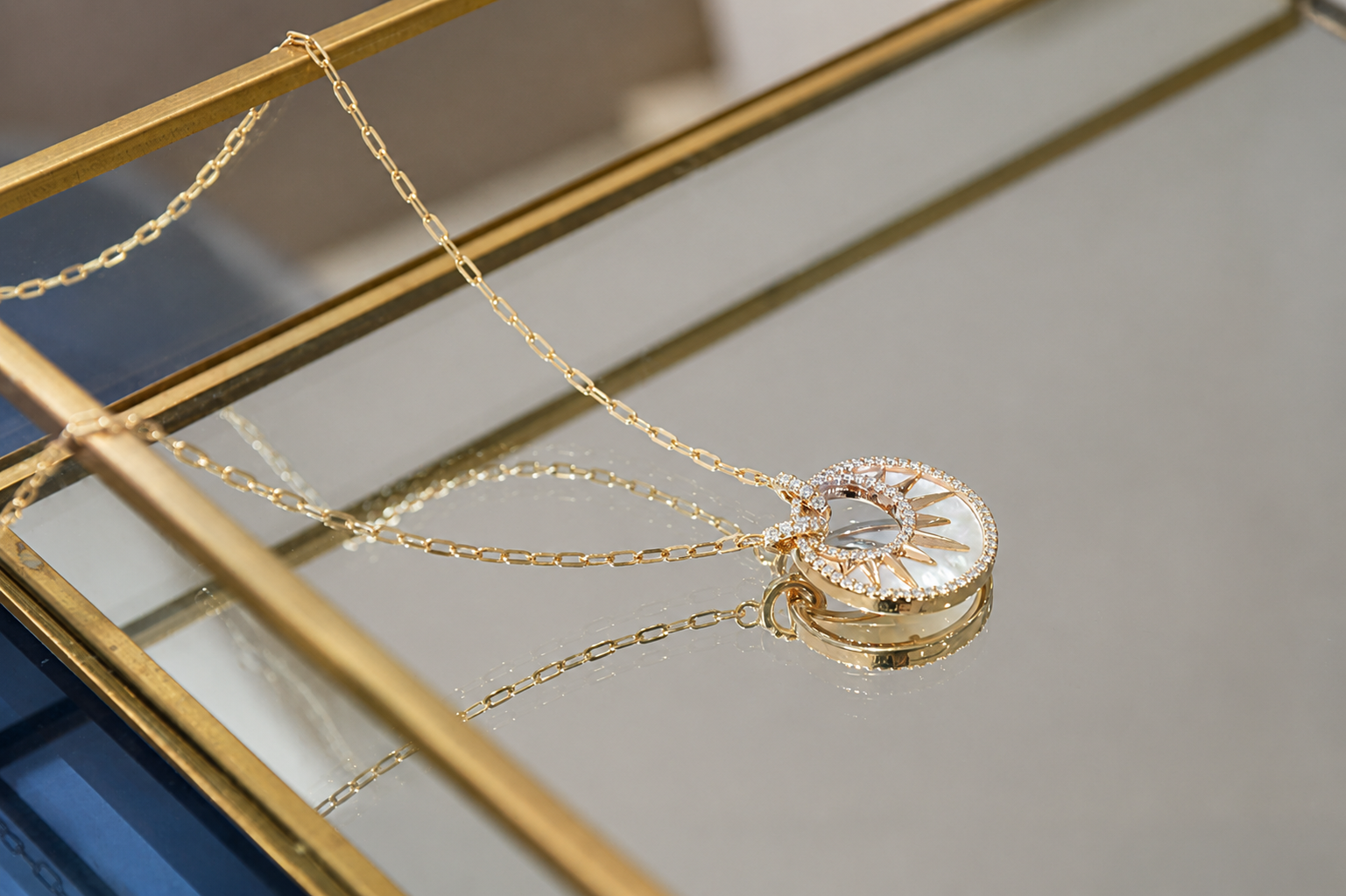Gold pendant necklace