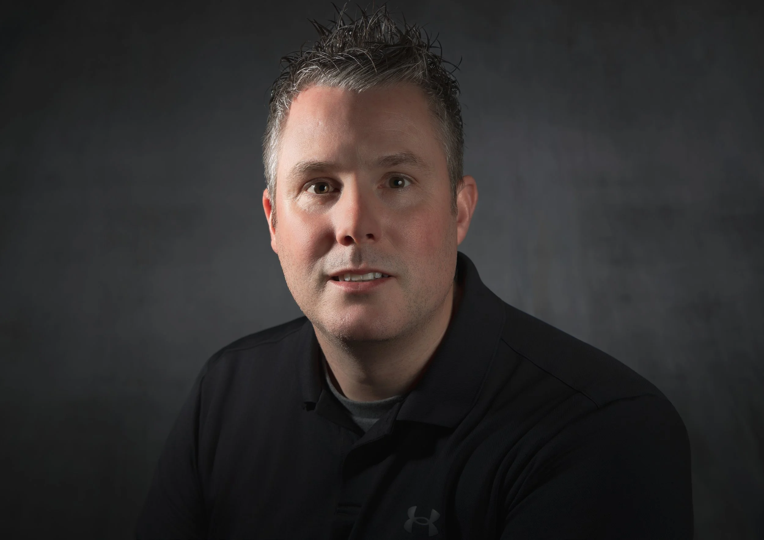 Cincinnati portrait photographer Mike Hensley creating unique, professional portraits