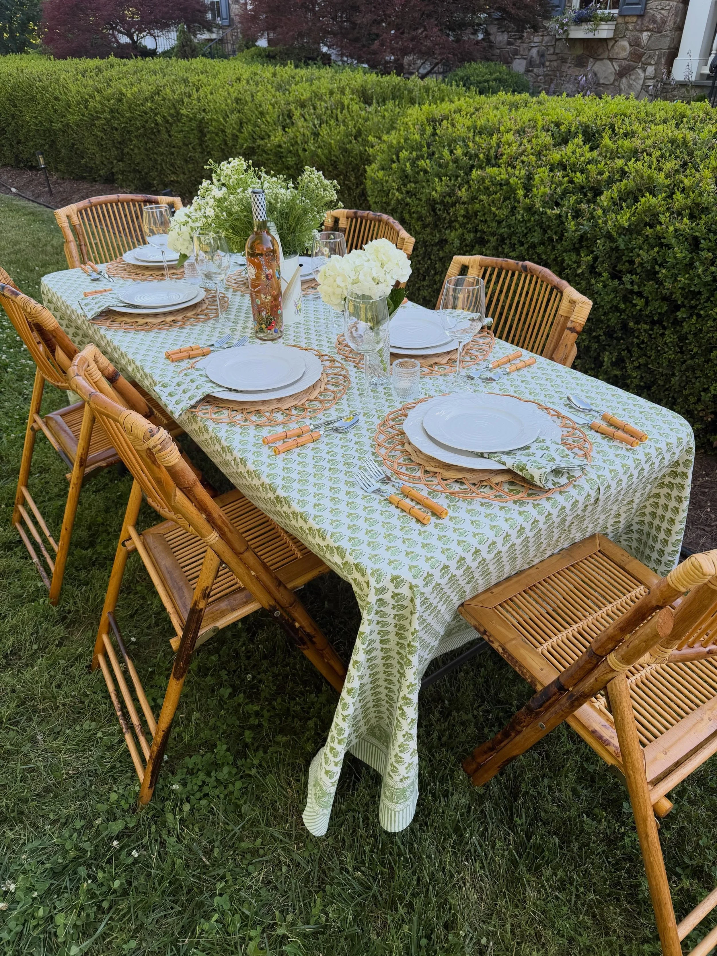Meet The Meadow Edit 🌿

Fresh, classic, and garden-inspired, this tablescape brings soft greens, rattan details, bamboo accents, and crisp white plates together for an effortless summer table.

Perfect for garden dinners, showers, birthdays, brunche
