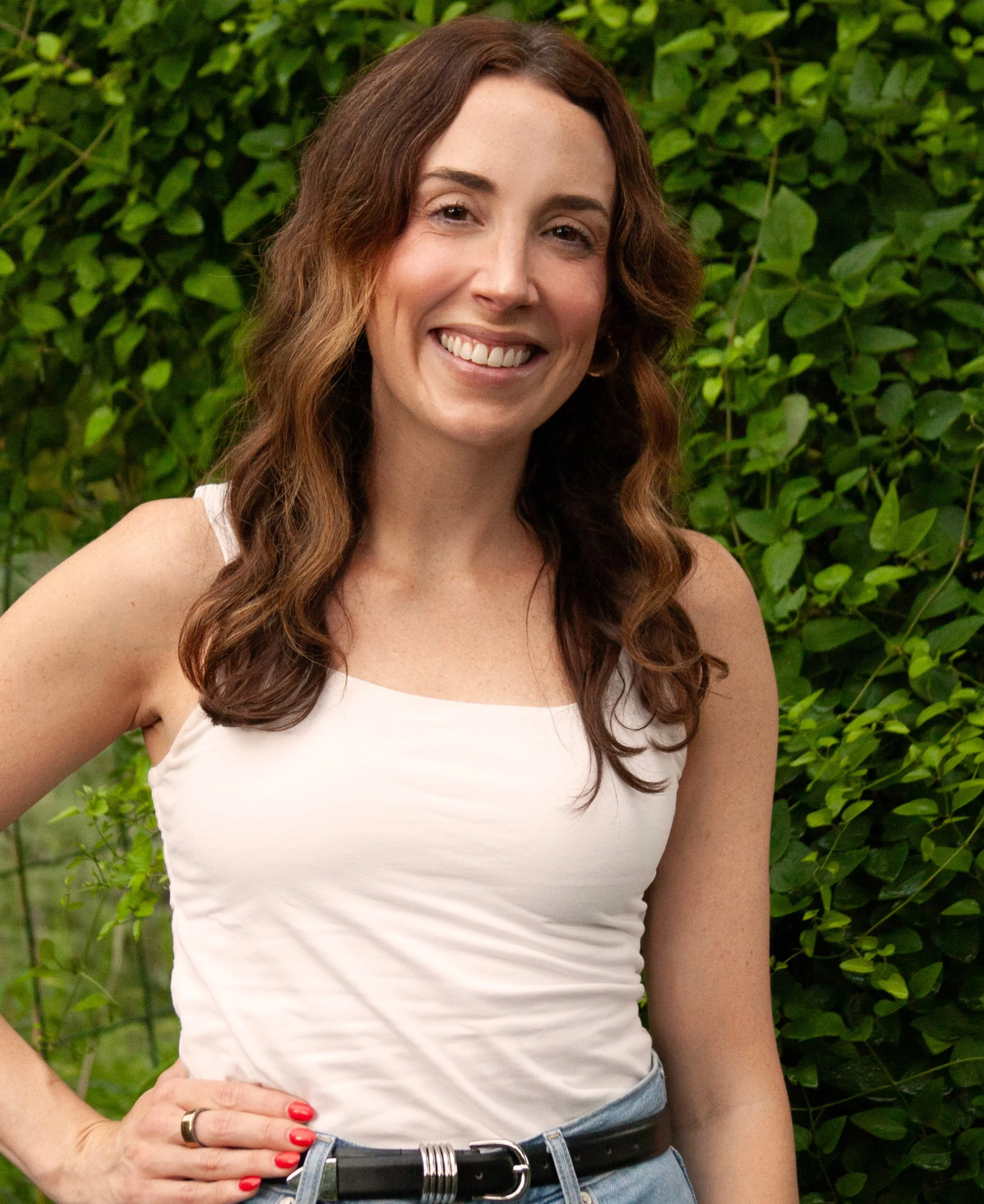 Hi, I&rsquo;m Ari 👋🏼 After 14 years working in marketing behind a computer, I was craving something that brought me back to connecting with people in real life.

Some might call me a retired party girl, but I&rsquo;m not quite ready to let that spi