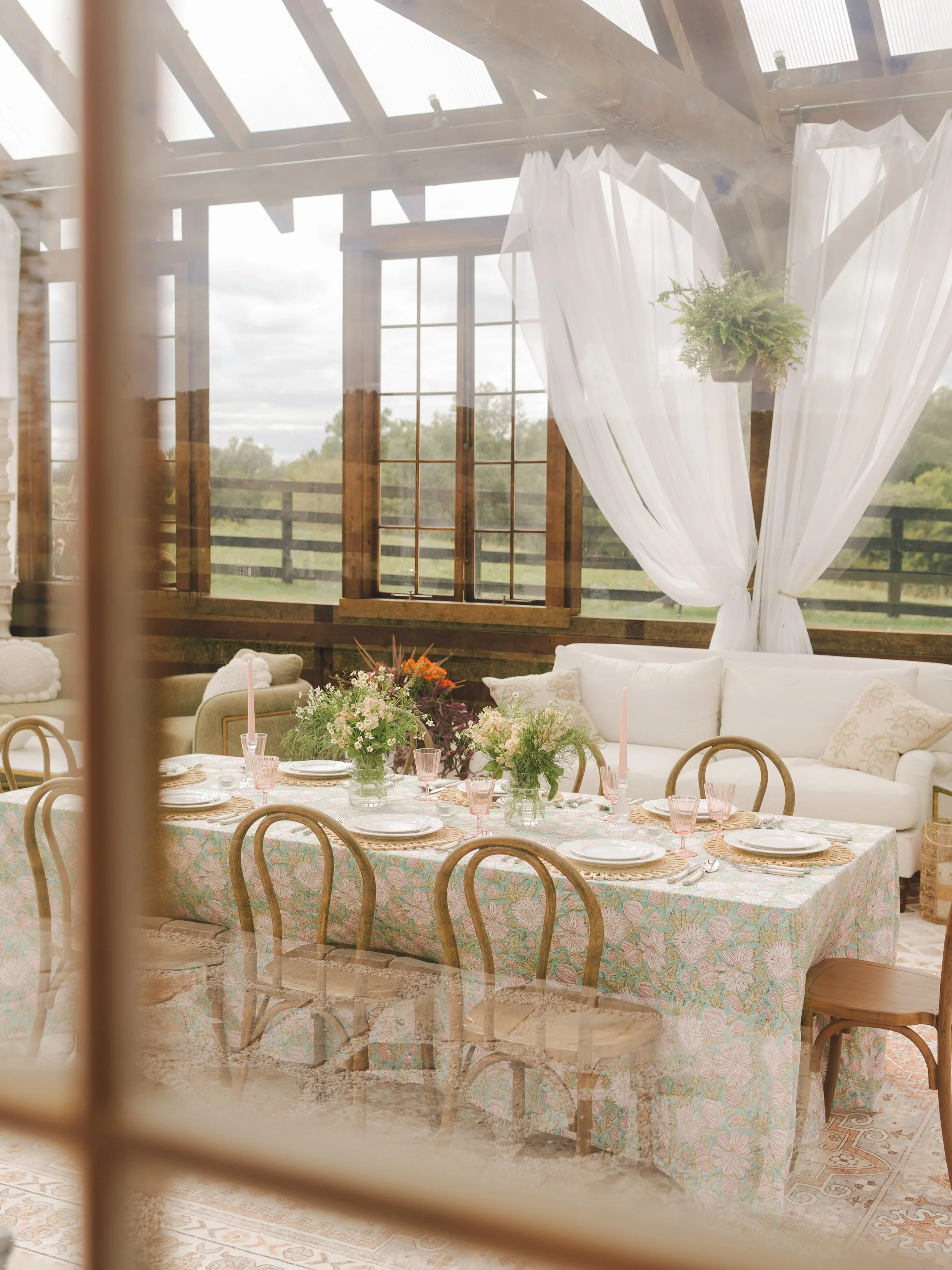 The Table Edit is now at @sterlinghillsfarm 🐮🩷

I&rsquo;m so excited to now offer styled tablescapes at the dreamy Sterling Hills greenhouse &mdash; available for intimate picnics, celebrations and private events.

Come for the pretty table, stay f