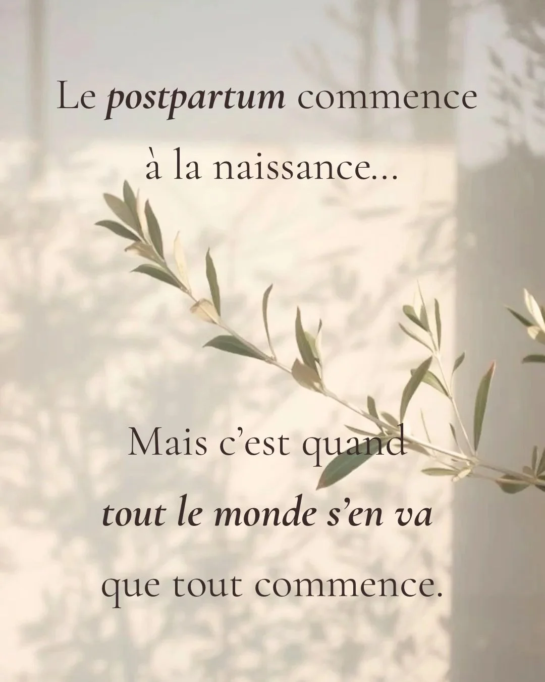 Ce moment dont on parle si peu. 
Celui qui commence quand tout semble termin&eacute;.

Le postpartum n&rsquo;est pas seulement une p&eacute;riode de r&eacute;cup&eacute;ration. 
C&rsquo;est une transformation profonde, physique, &eacute;motionnelle, 