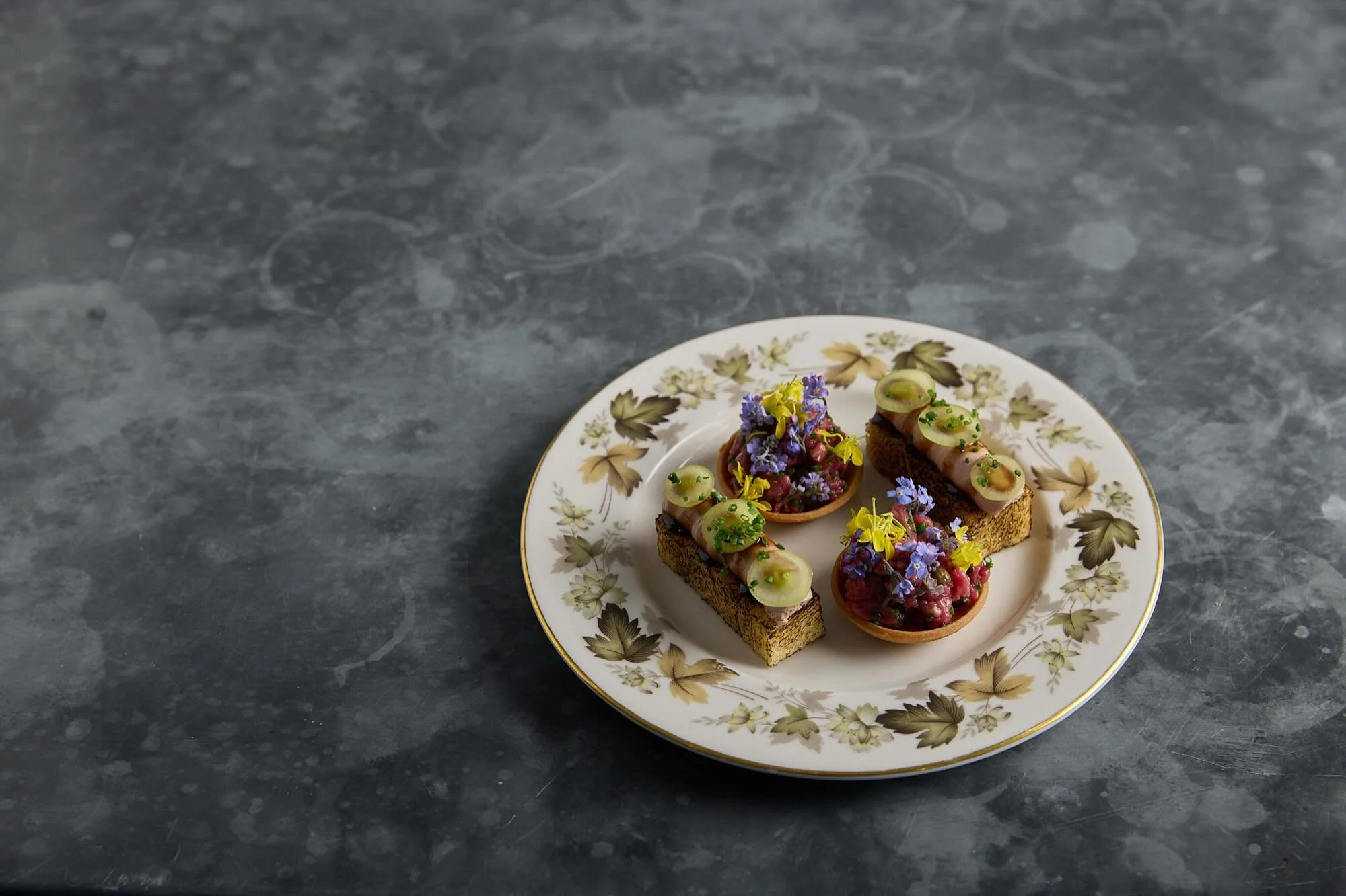 Canap&eacute;s, small bites, elevated moments.